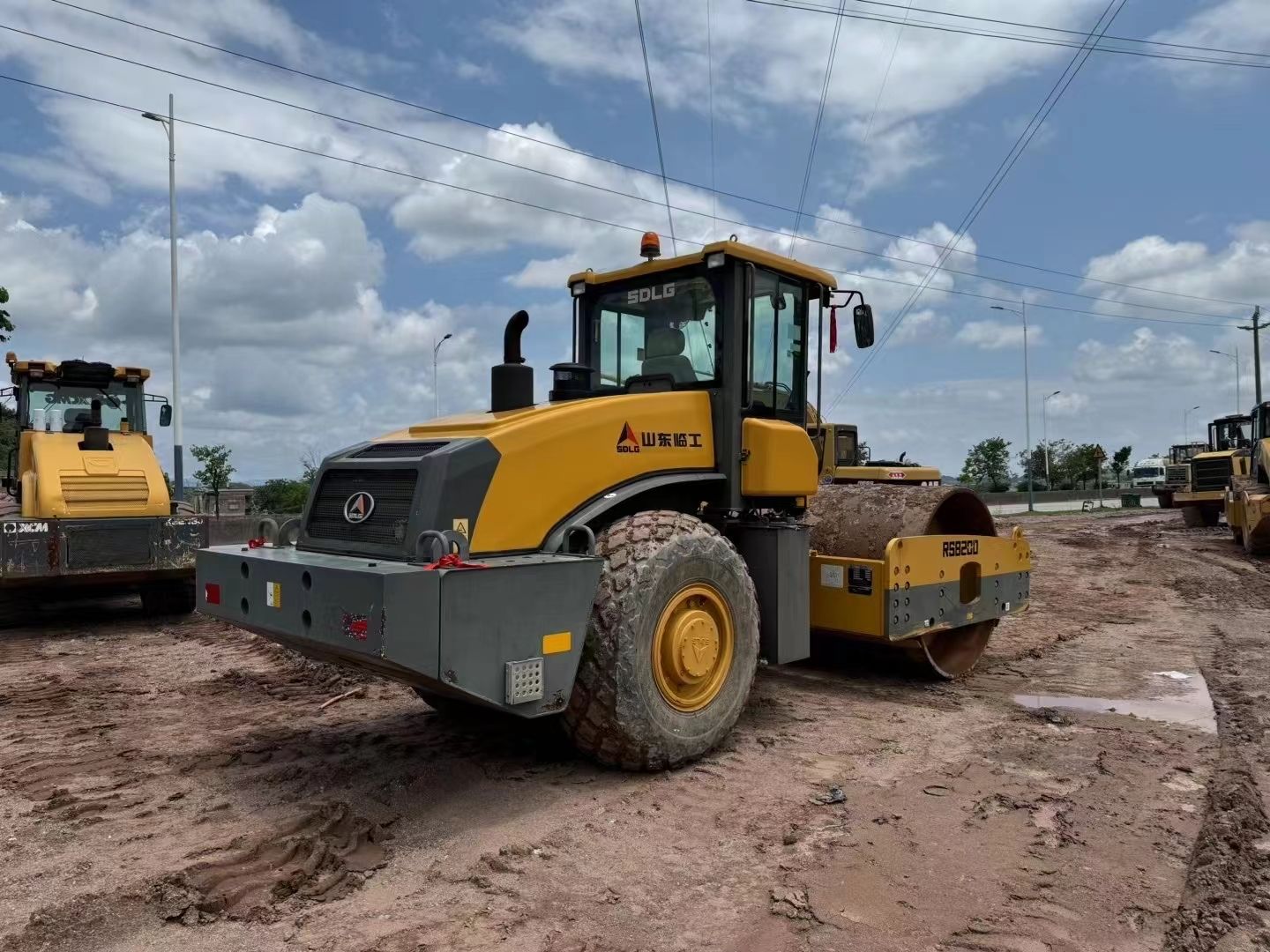 USED SDLG RS8200