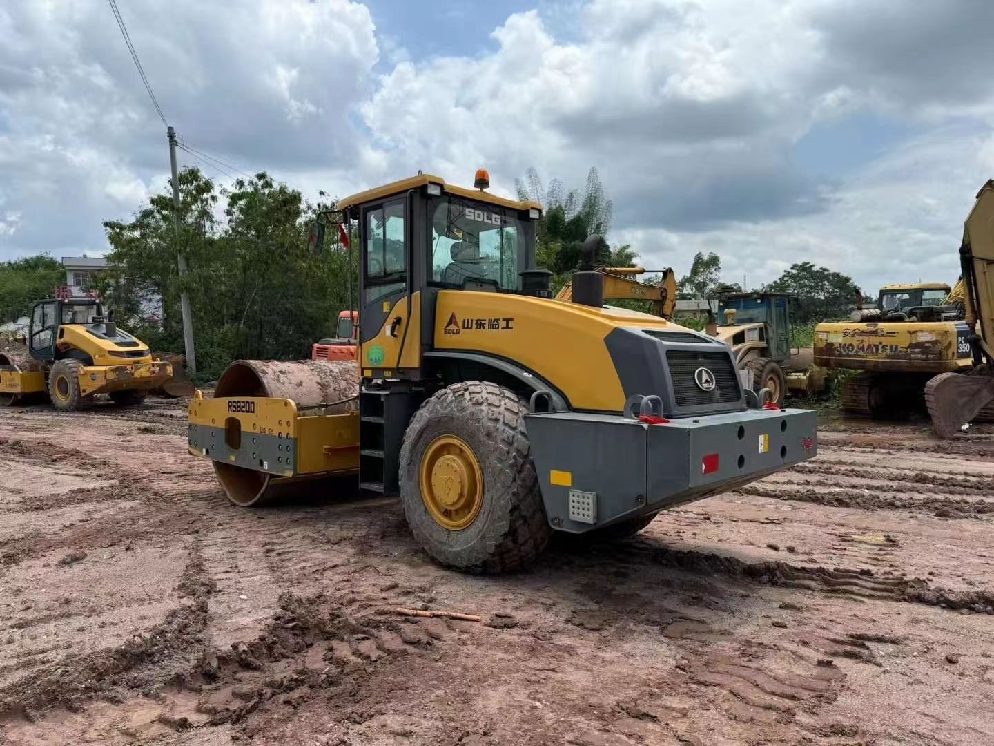 USED SDLG RS8200