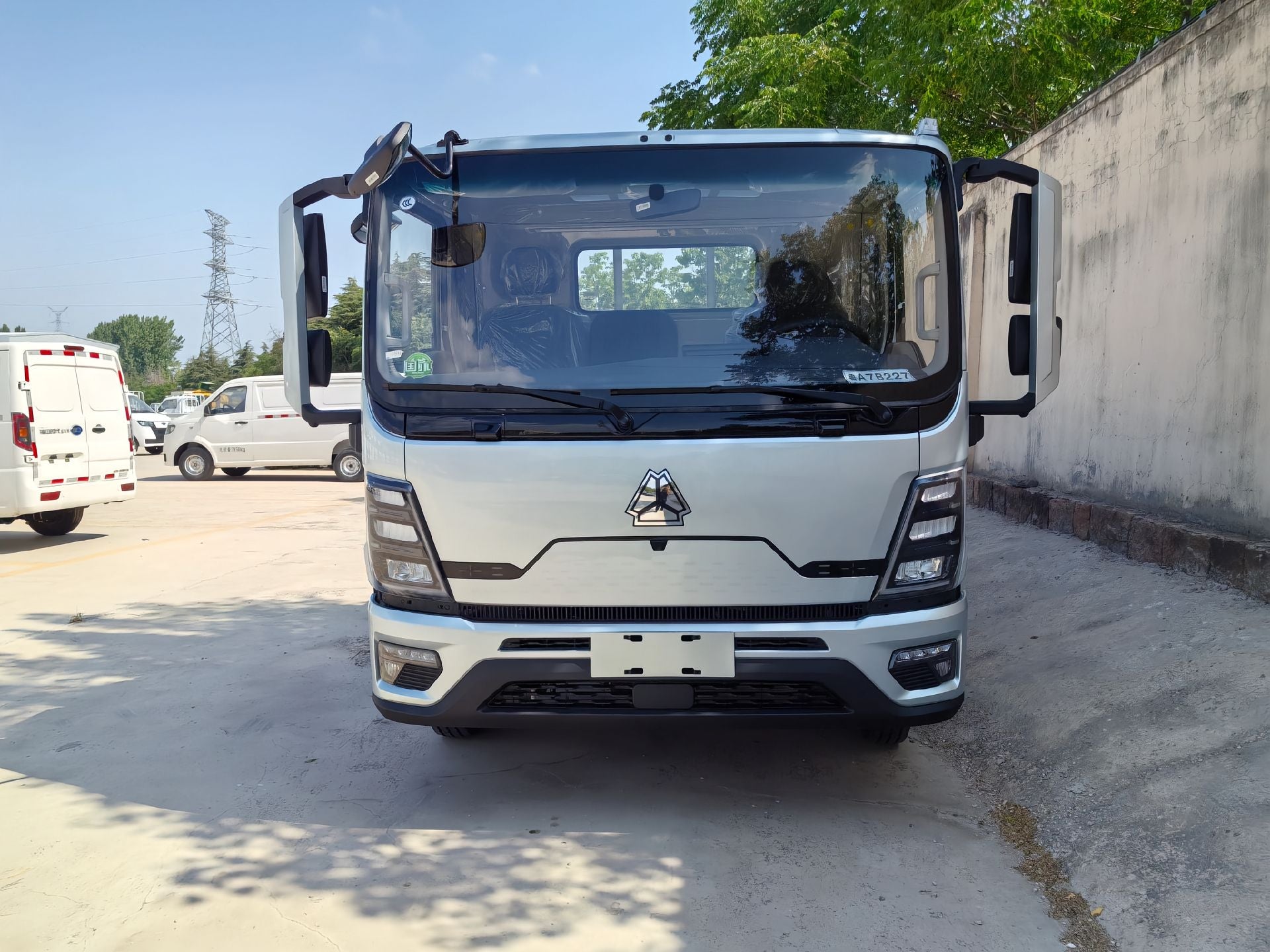 New Howo 170HP Flatbed Truck for Sale - Updated Model front view