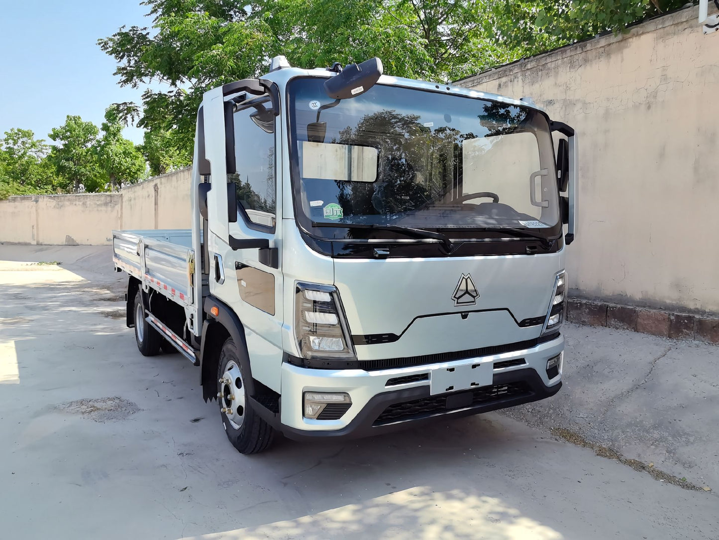 New Howo 170HP Flatbed Truck for Sale - Updated Model detail view