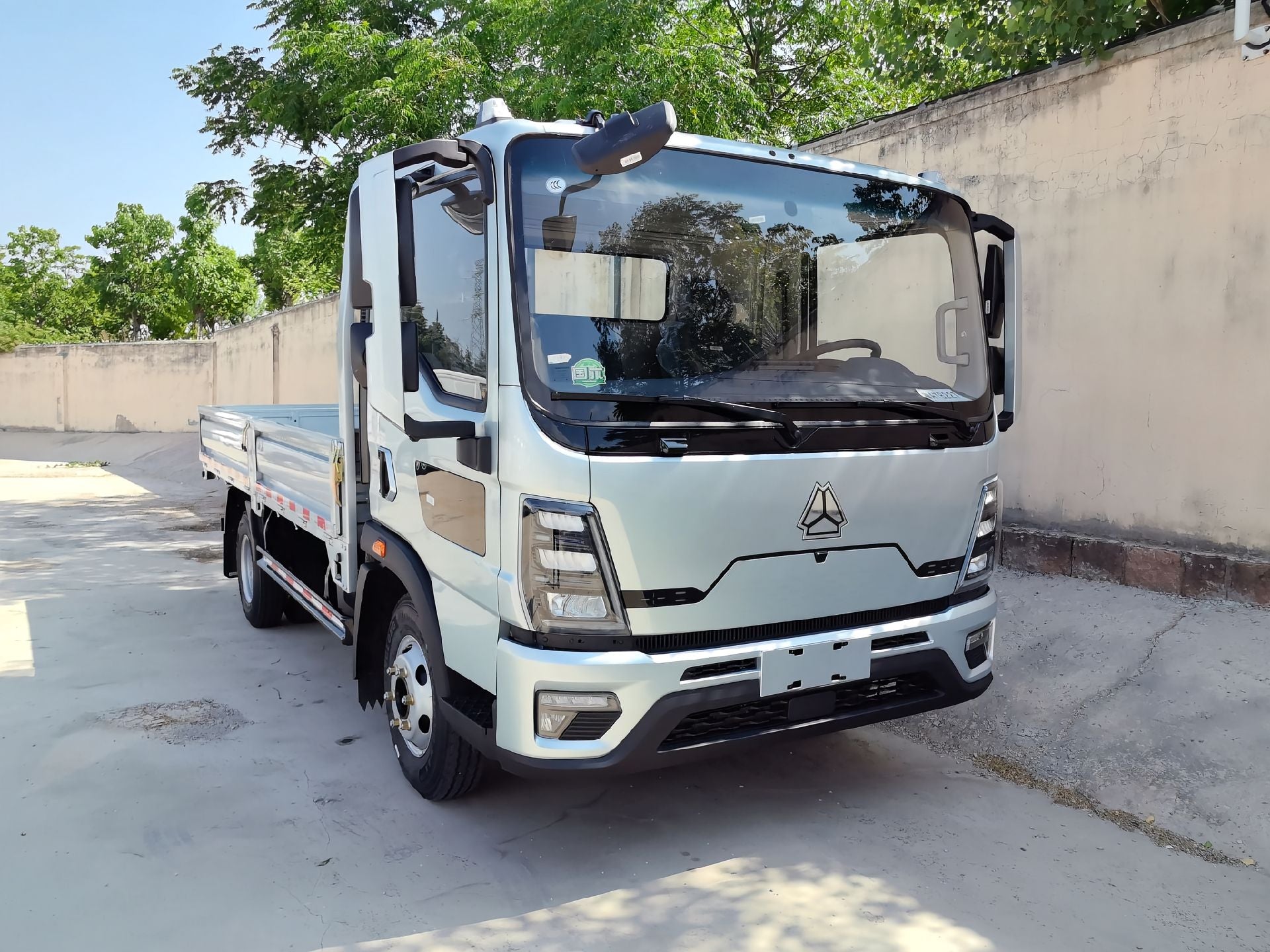 New Howo 170HP Flatbed Truck for Sale - Updated Model detail view
