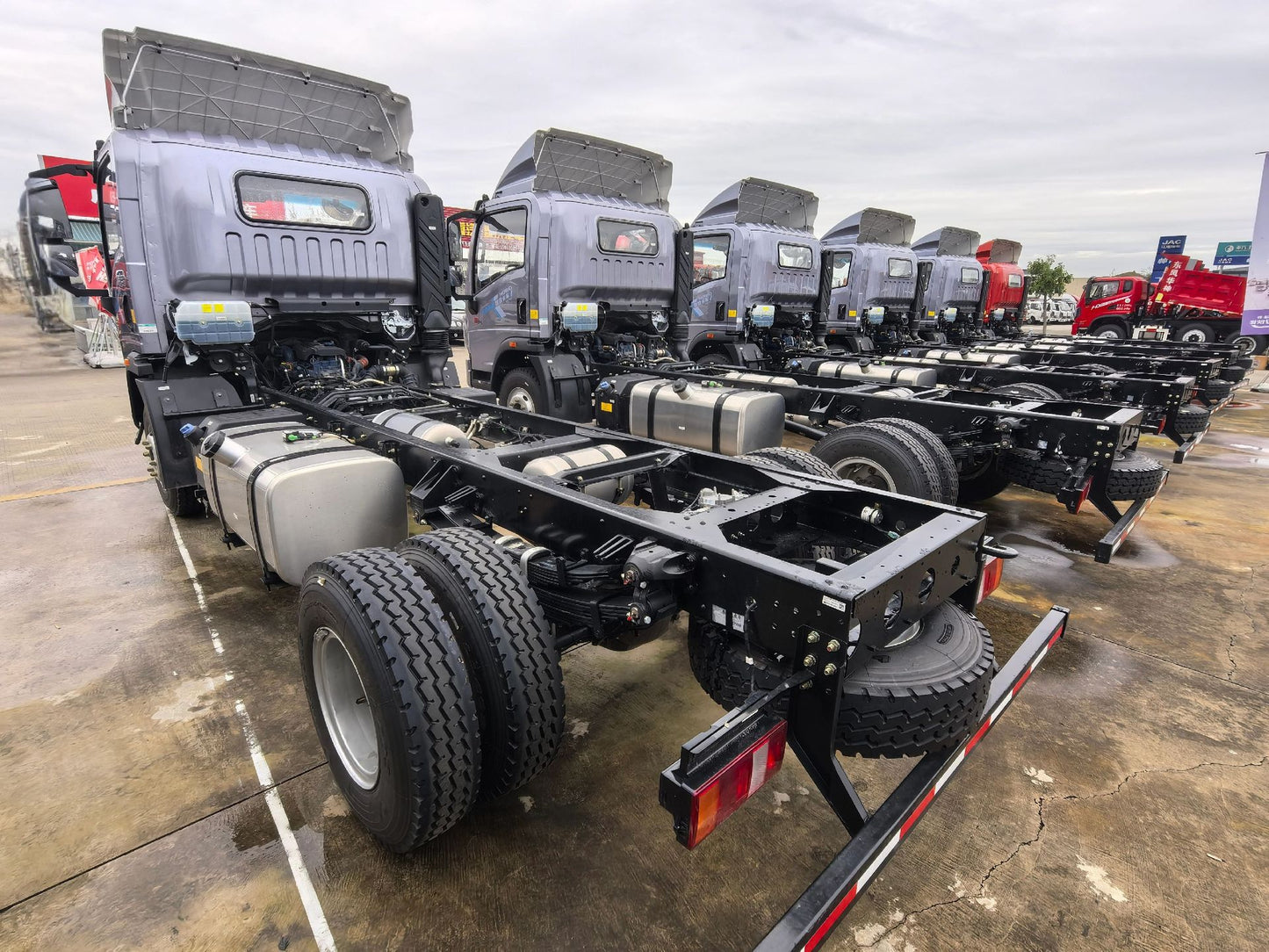 New Howo 190HP Truck Chassis for Sale front view