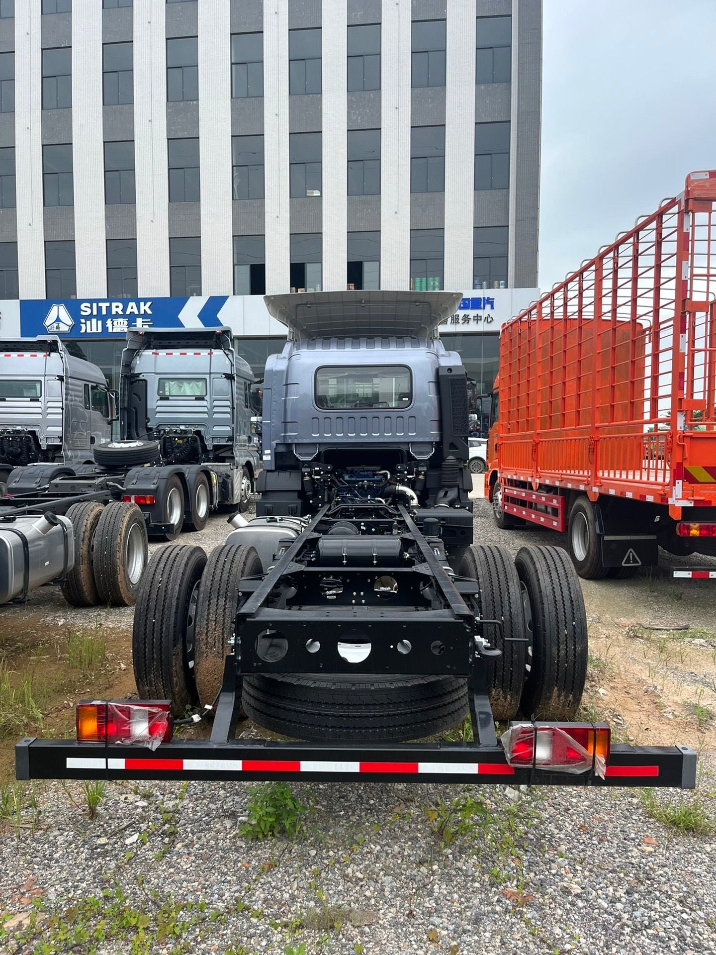 New Howo G5X SERIES CHASSIS Truck Chassis for Sale rear side view