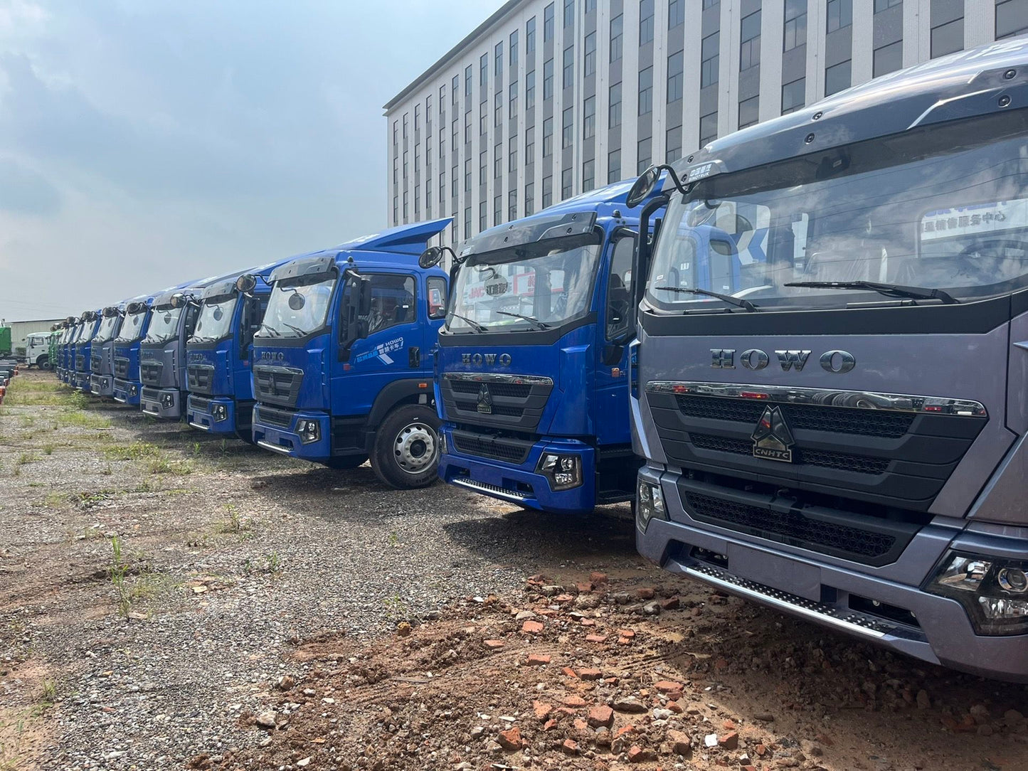 New Howo G5X SERIES CHASSIS Truck Chassis for Sale detail view