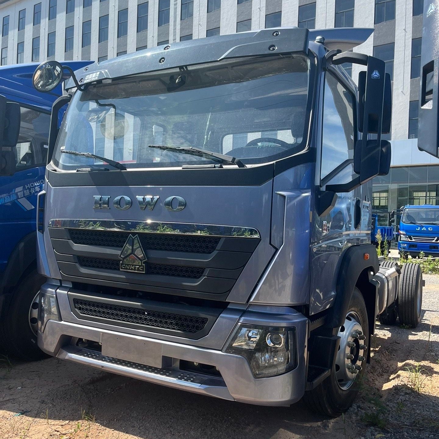 New Howo G5X SERIES CHASSIS Truck Chassis for Sale side view