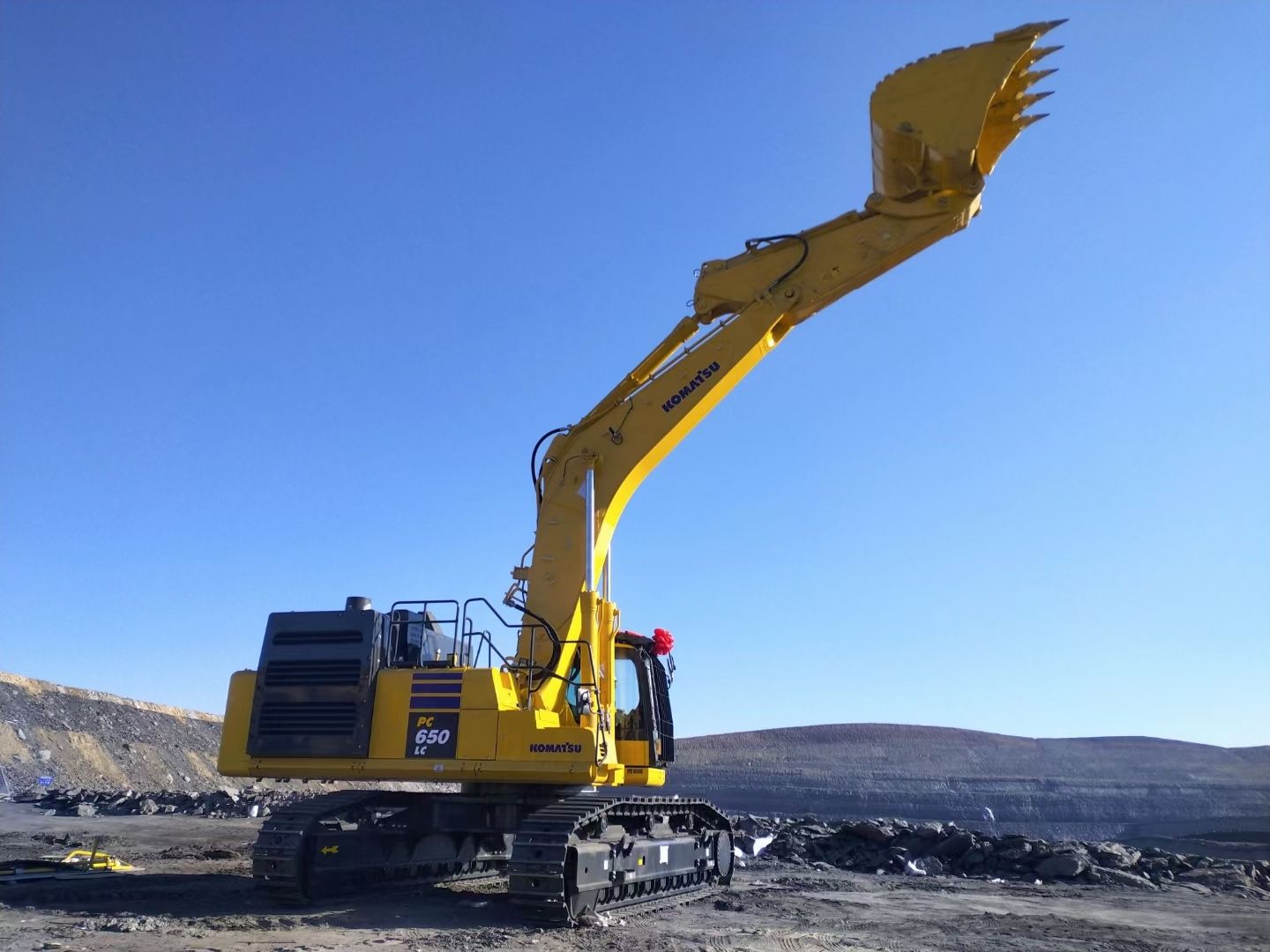 New Komatsu PC650LC-11M0 Excavator for Sale front view