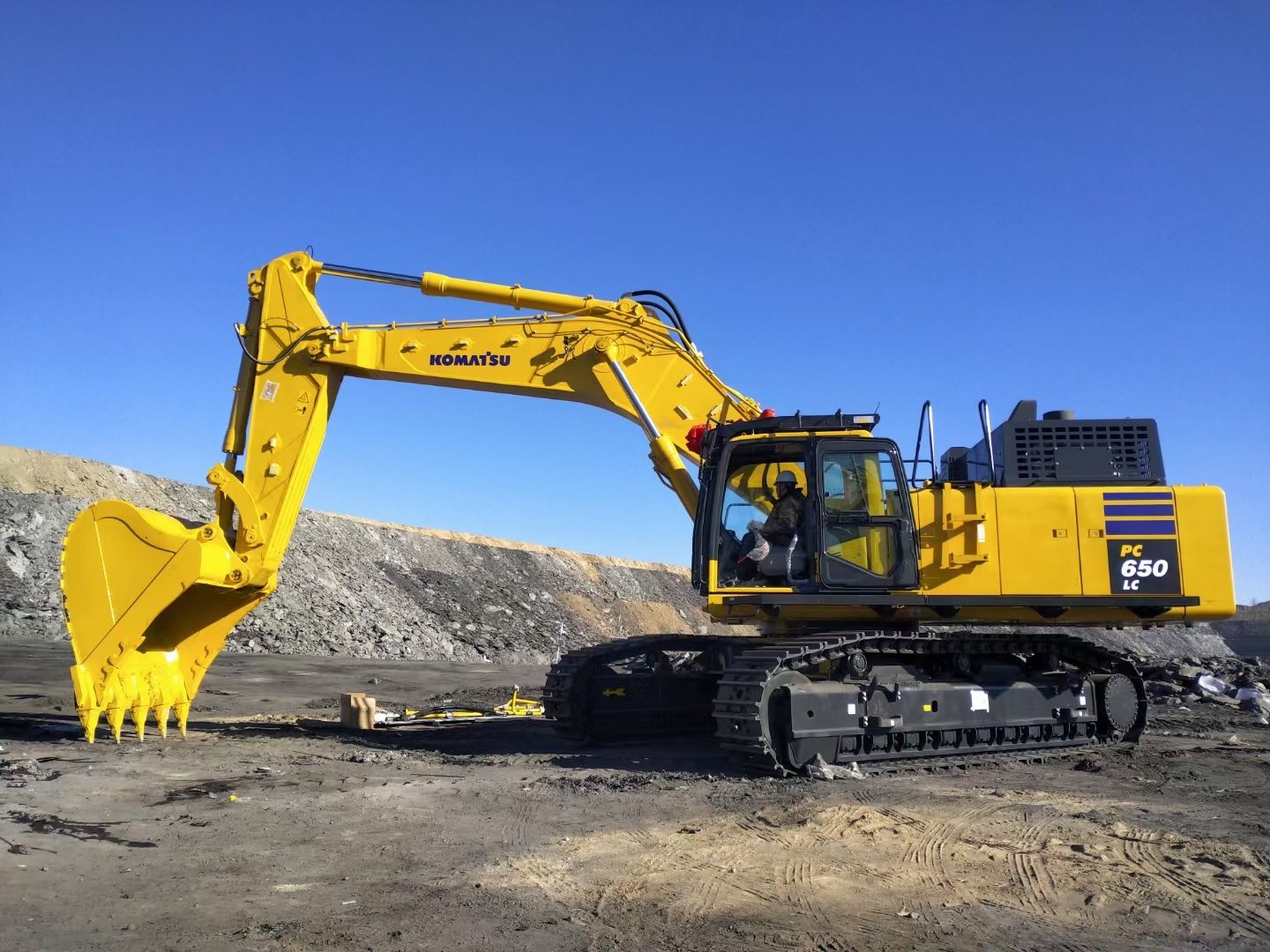 New Komatsu PC650LC-11M0 Excavator for Sale detail view
