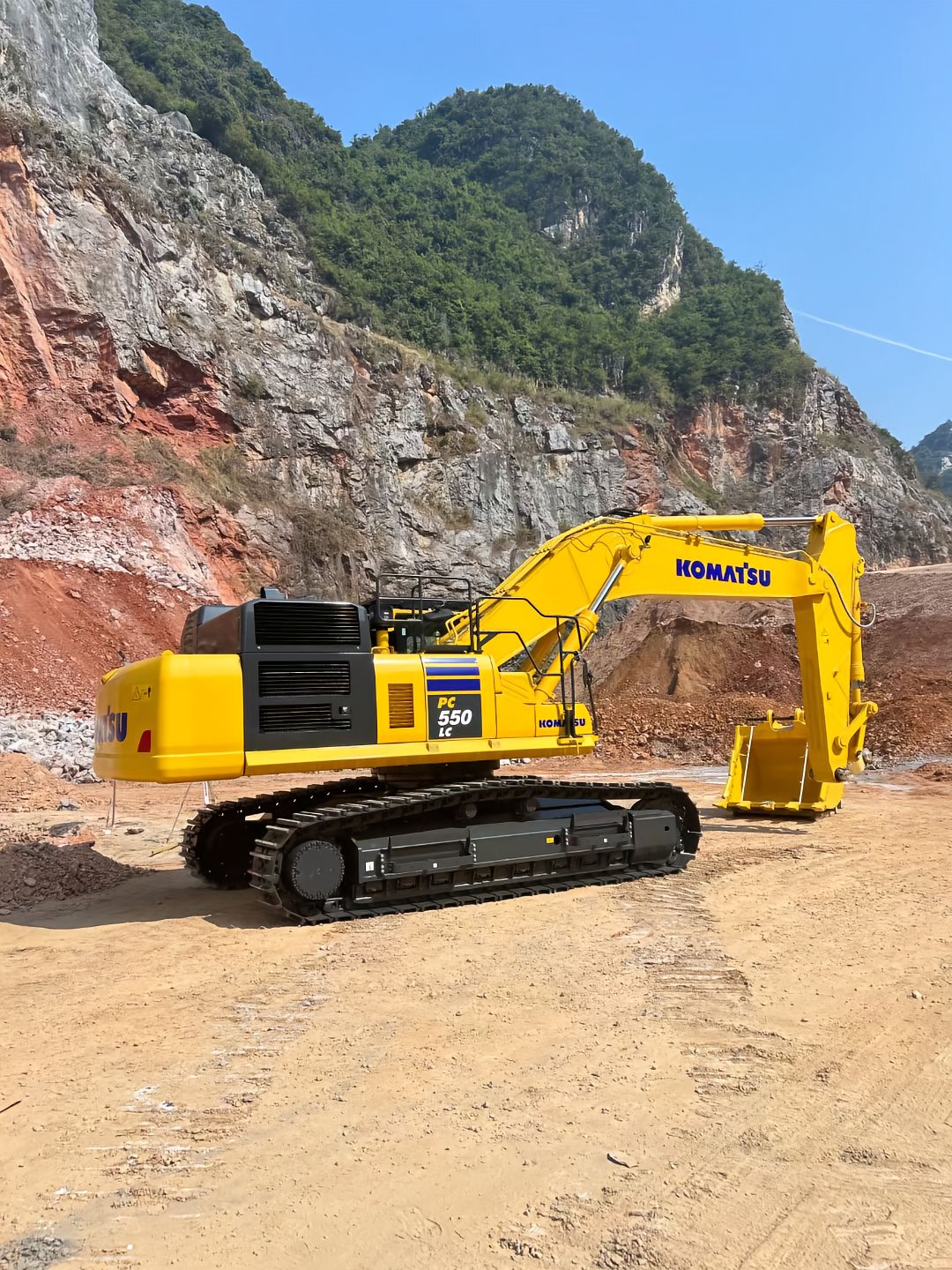 New Komatsu PC550LC-11M0 Excavator for Sale detail view