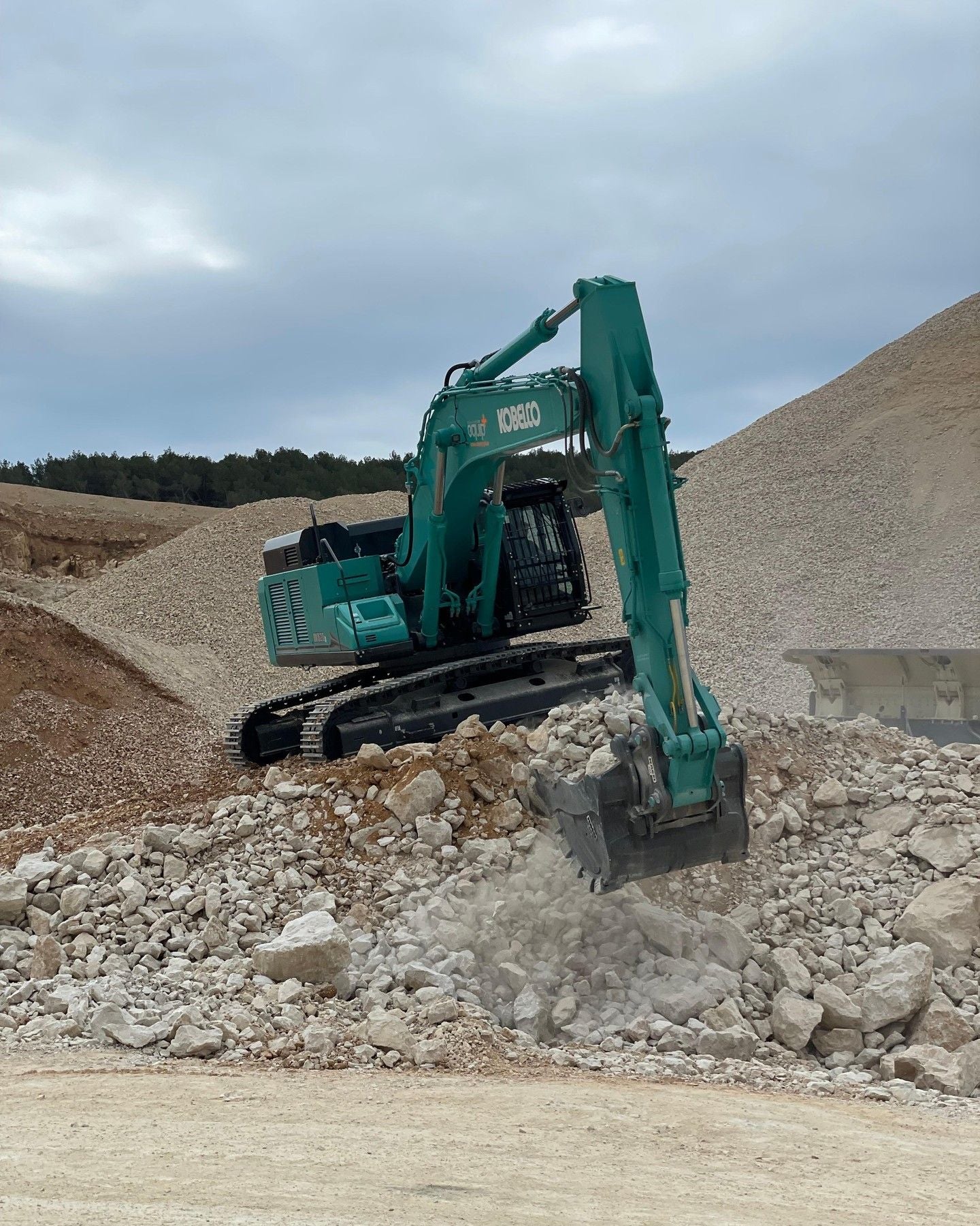 USED KOBELCO SK520LC