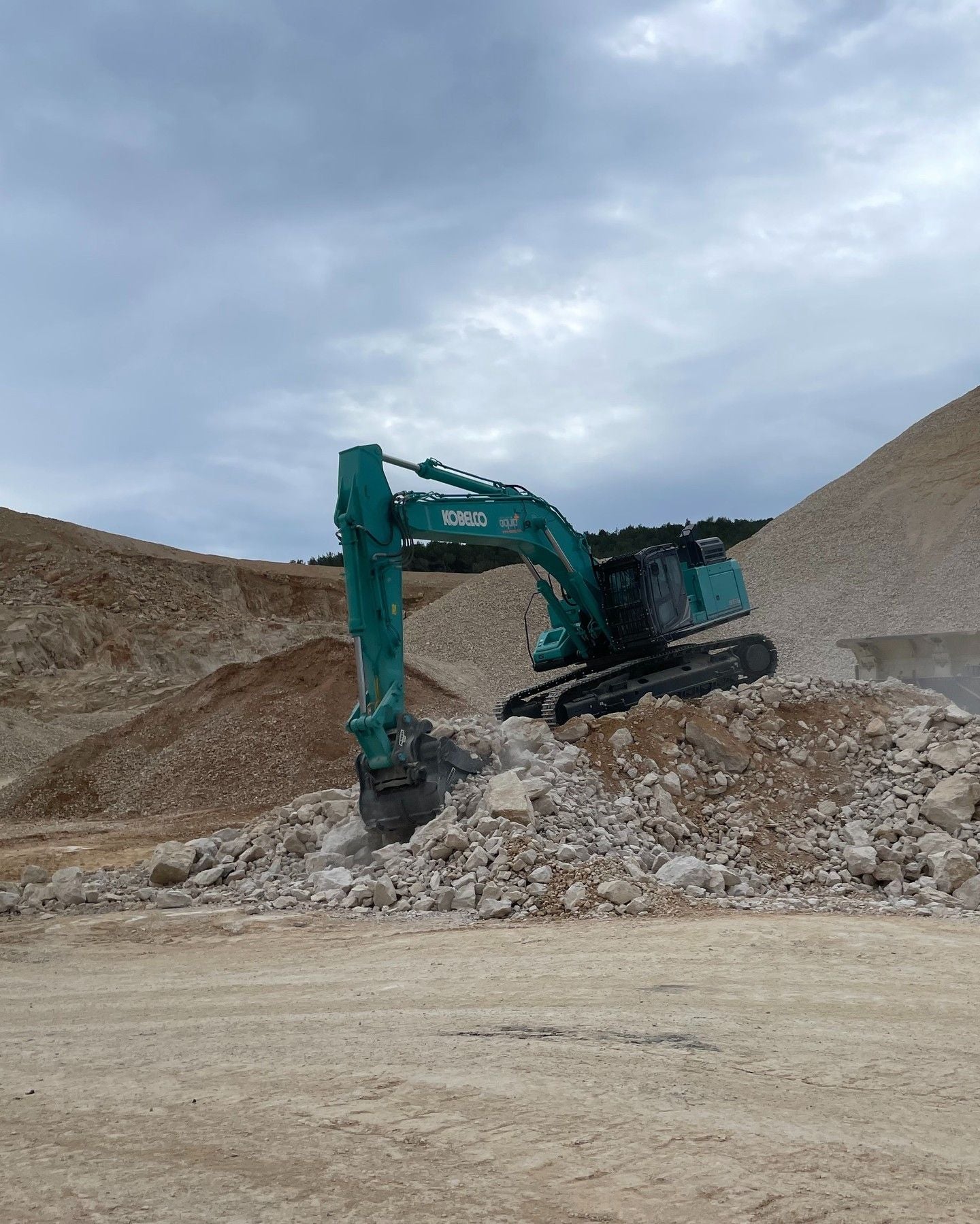 USED KOBELCO SK520LC