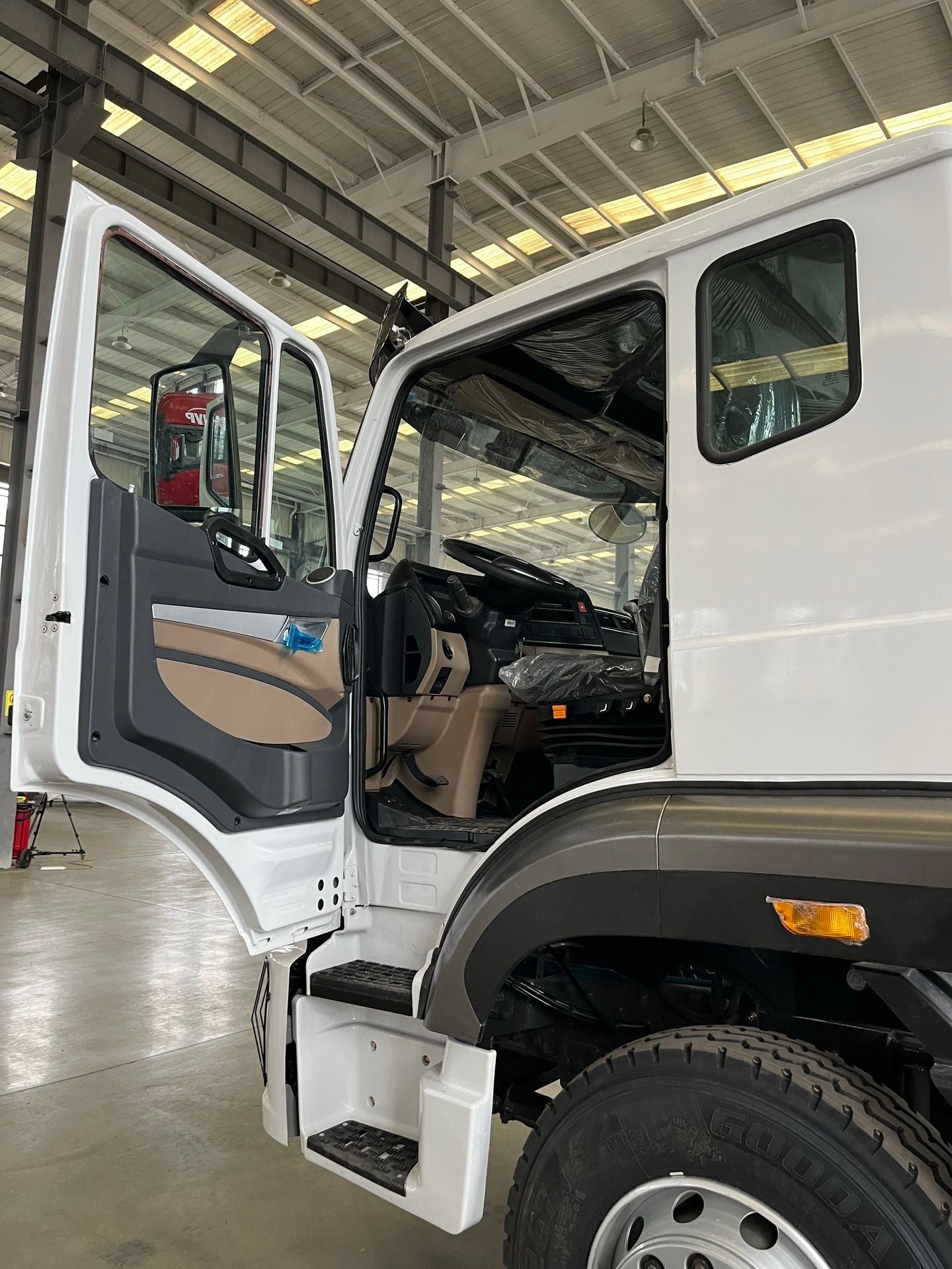 New Howo 371HP Truck Chassis for Sale detail view