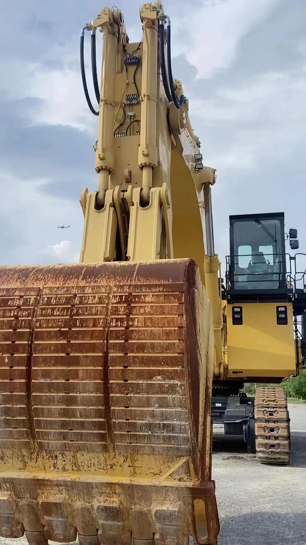 Used Komatsu PC2000 Excavator for Sale front view