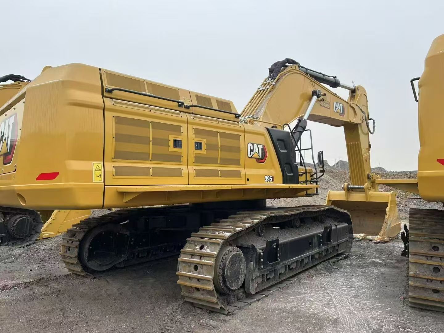 Used Caterpillar 395 Excavator for Sale rear side view