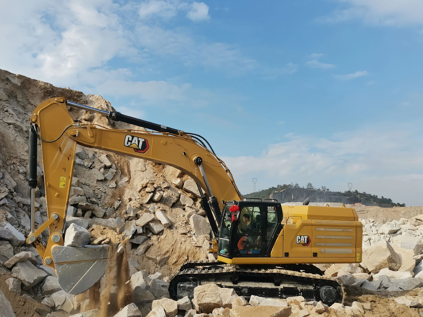 Used Caterpillar 352 Excavator for Sale detail view