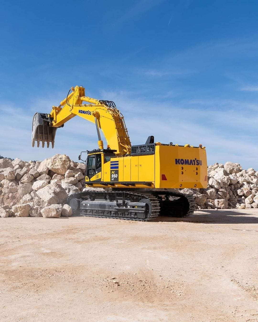 Used Komatsu PC950LC-11 Excavator for Sale front view