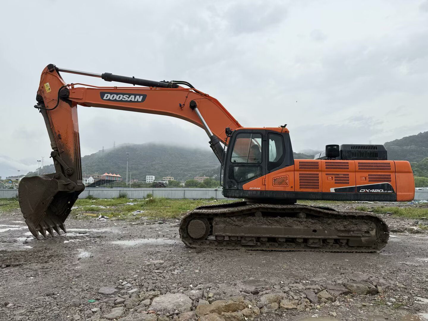 Used DOOSAN DX420LC-9C Crawler Excavator for Sale - real inventory photo 5