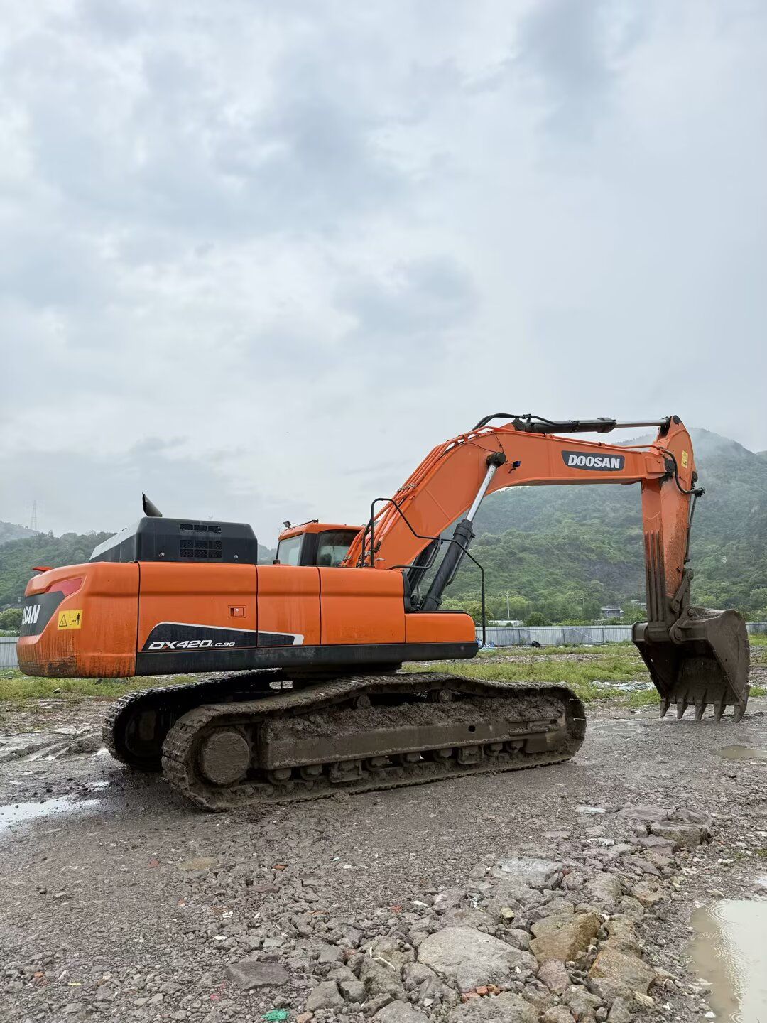 Used DOOSAN DX420LC-9C Crawler Excavator for Sale - real inventory photo 6