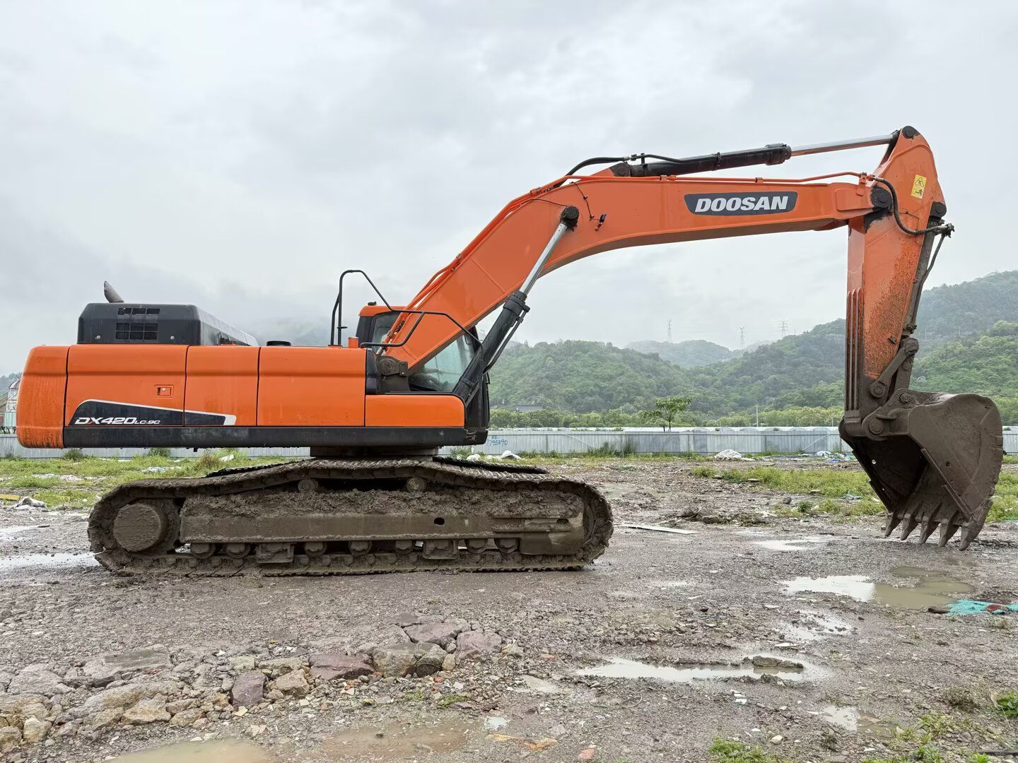 Used DOOSAN DX420LC-9C Crawler Excavator for Sale - real inventory photo 7
