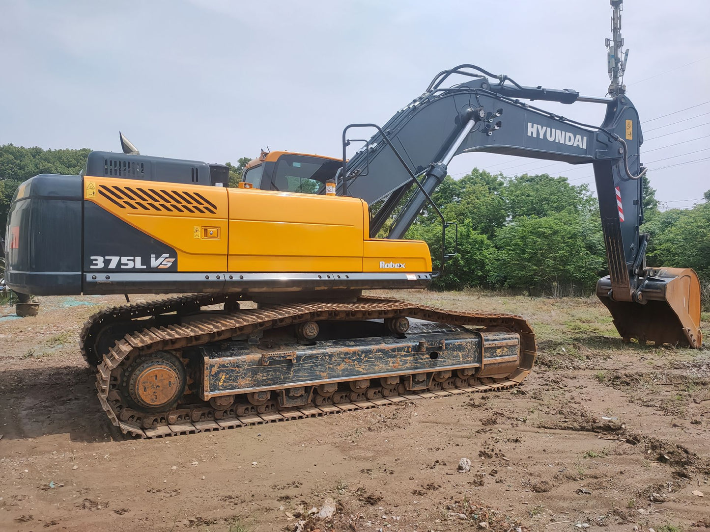 USED HYUNDAI R375LVS