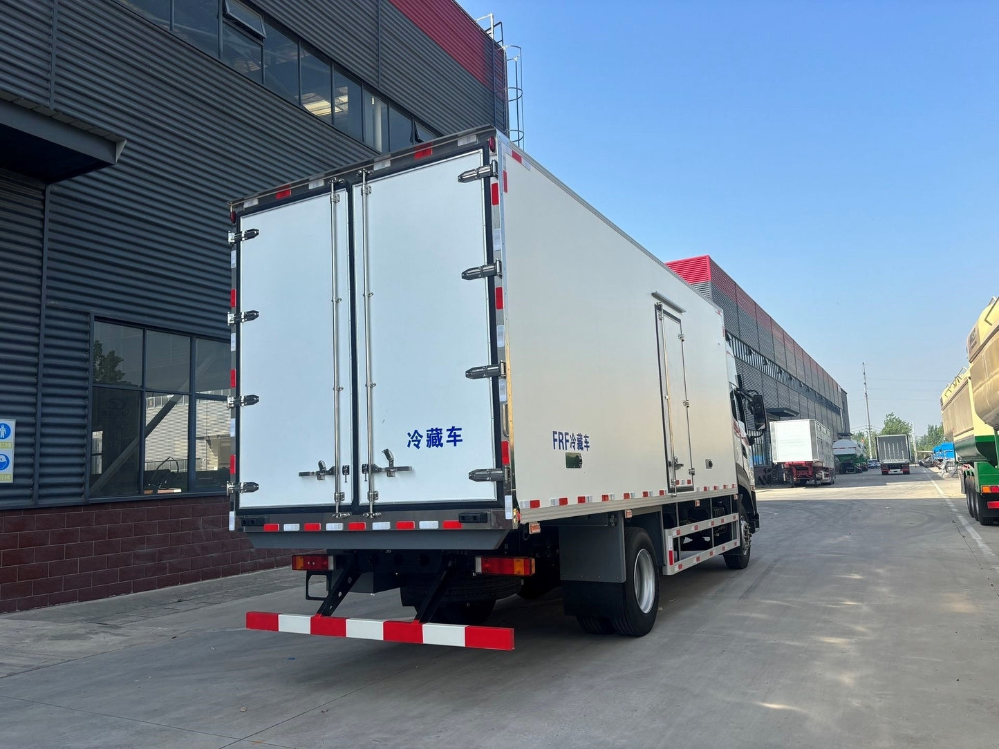 Used Dongfeng KINGRUN 42M³ Refrigerated Truck for Sale detail view