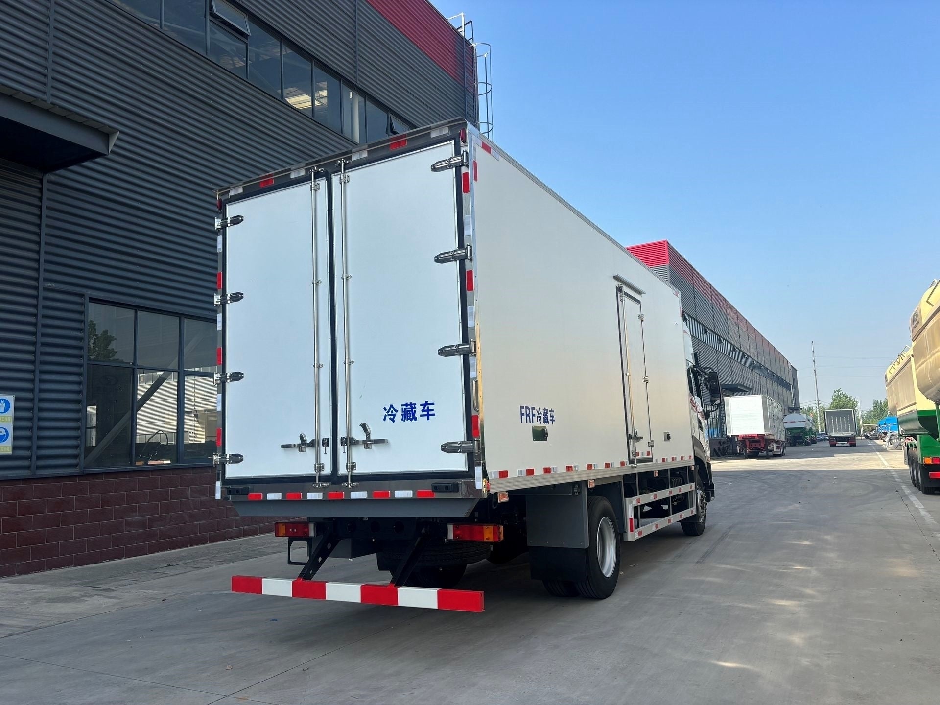 Used Dongfeng KINGRUN 42M³ Refrigerated Truck for Sale detail view