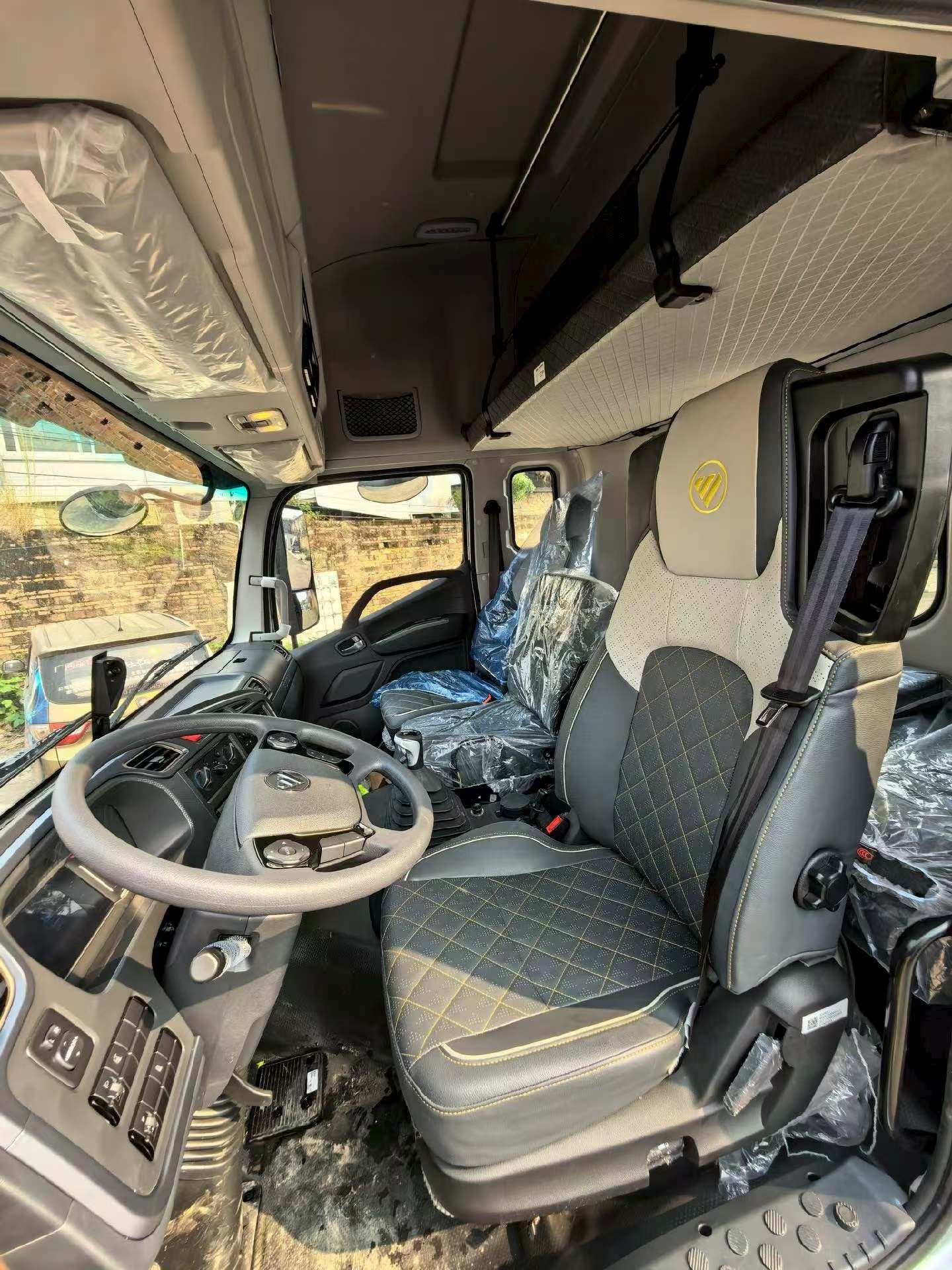 New Foton 280HP Van Truck for Sale detail view