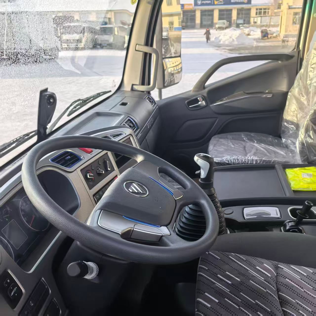 New Foton 240HP Flatbed Truck for Sale detail view