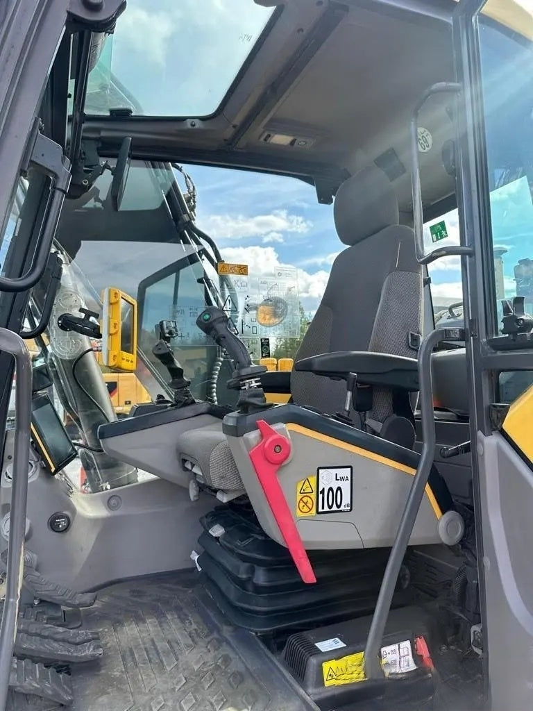 Used Volvo EC140EL Excavator for Sale detail view