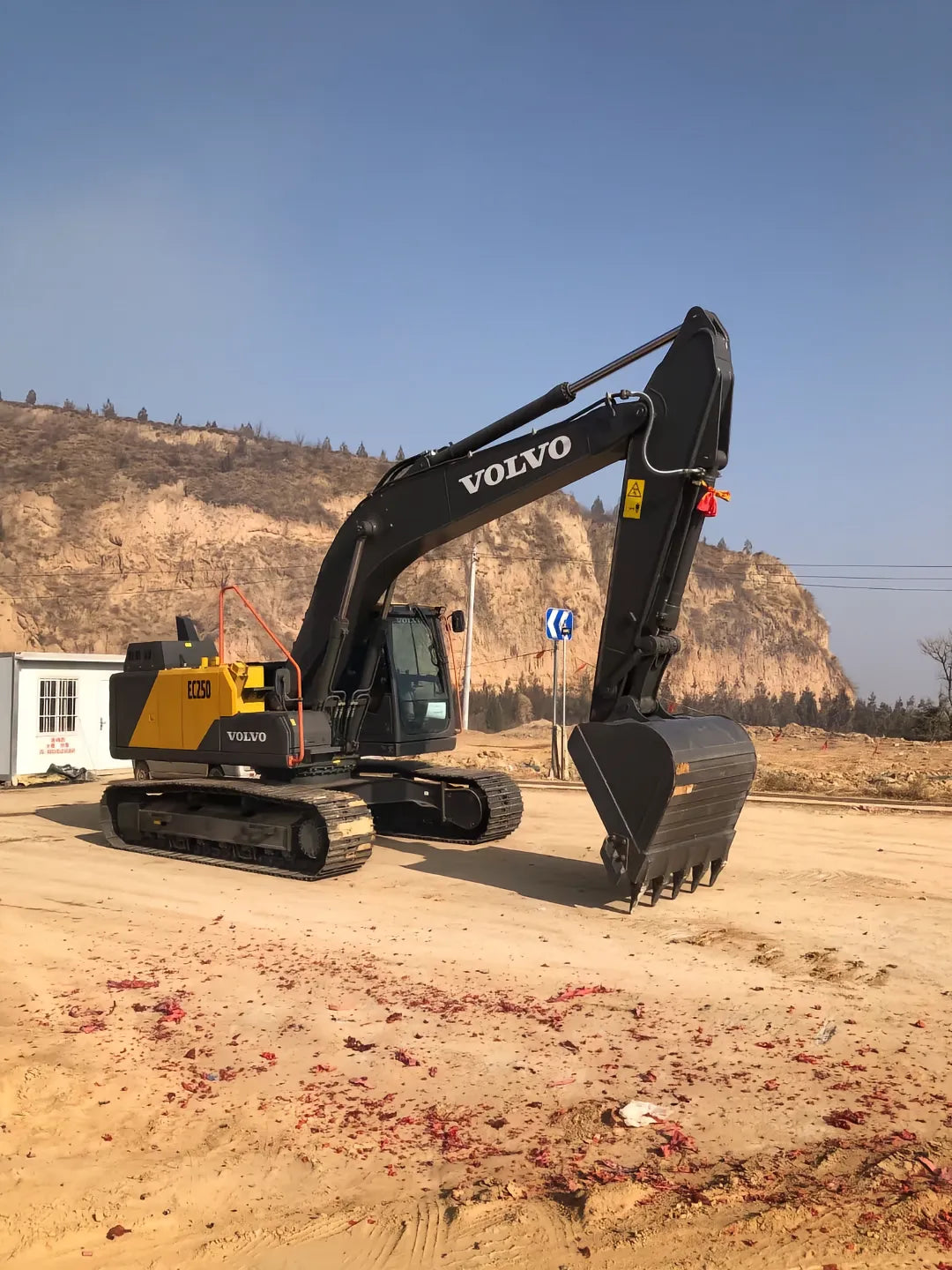 Used Volvo EC250 Excavator for Sale rear side view