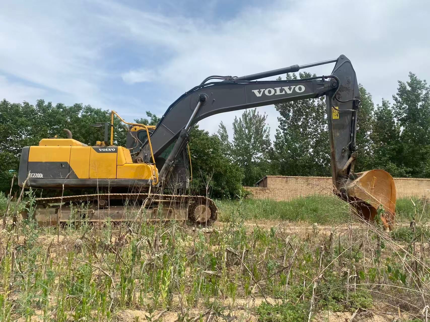 Used Volvo EC220DL Excavator for Sale detail view