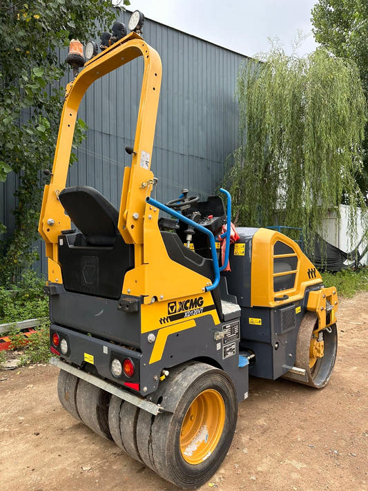 Used XCMG XD120VT Road Roller for Sale rear side view