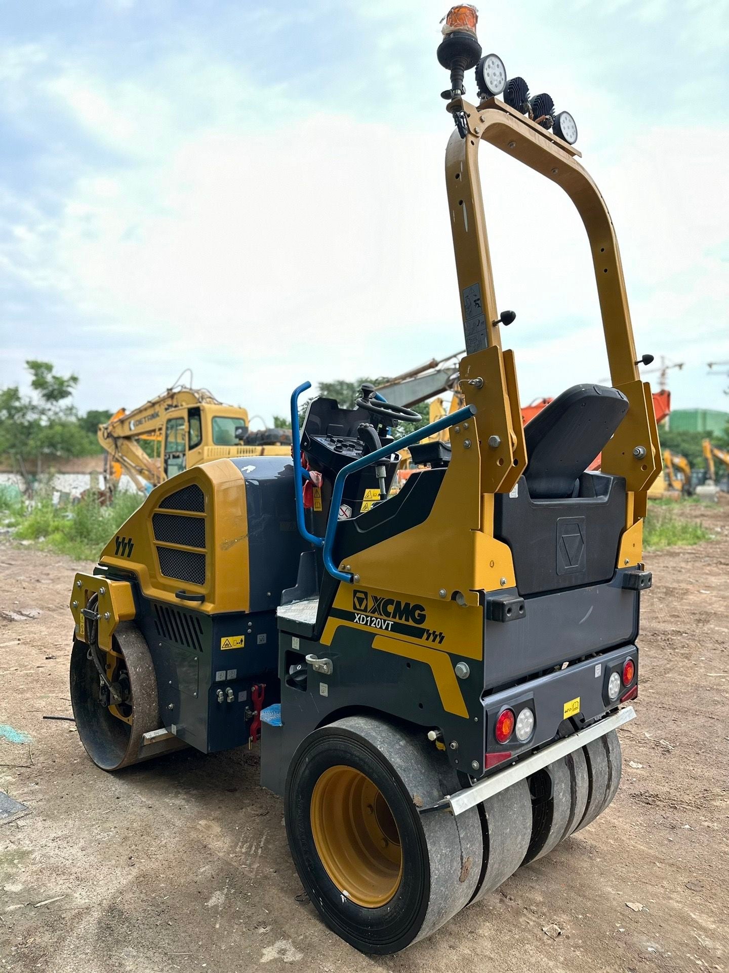 USED XCMG XD120VT