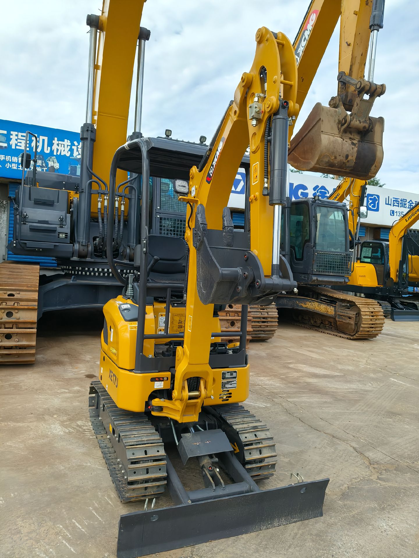 USED XCMG XE17U