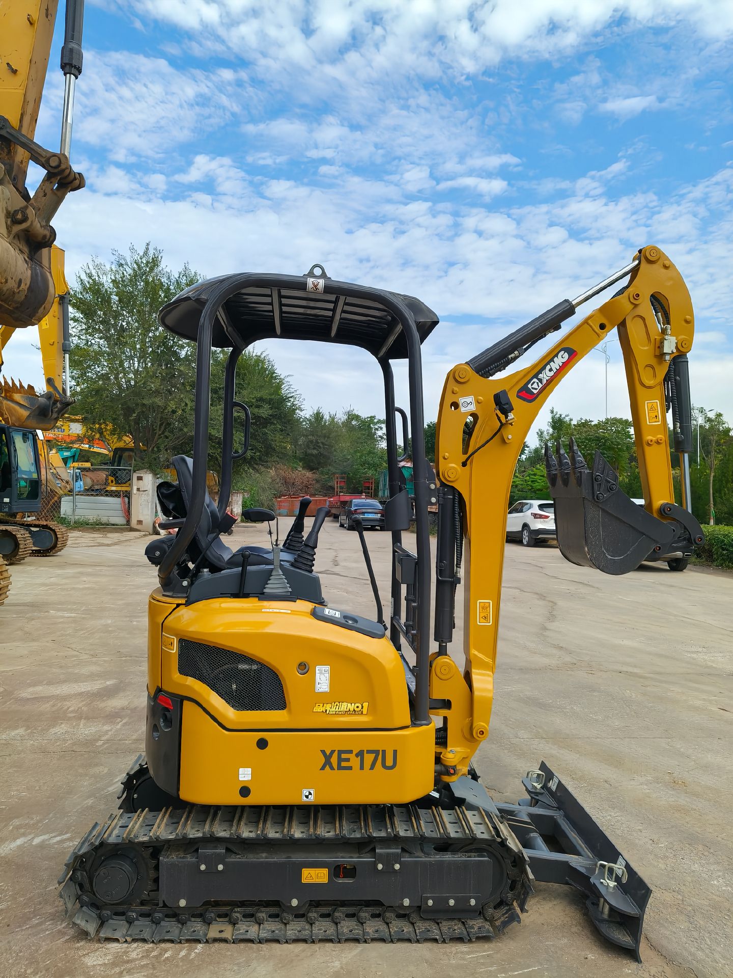 USED XCMG XE17U