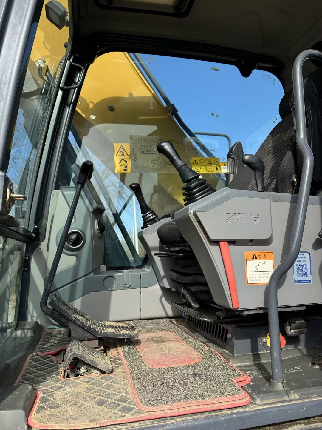 USED XCMG XE270DK