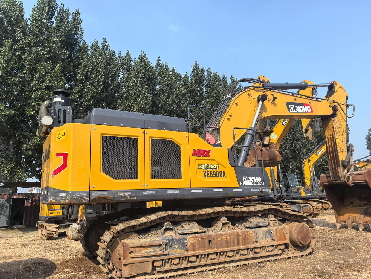 USED XCMG XE690DK