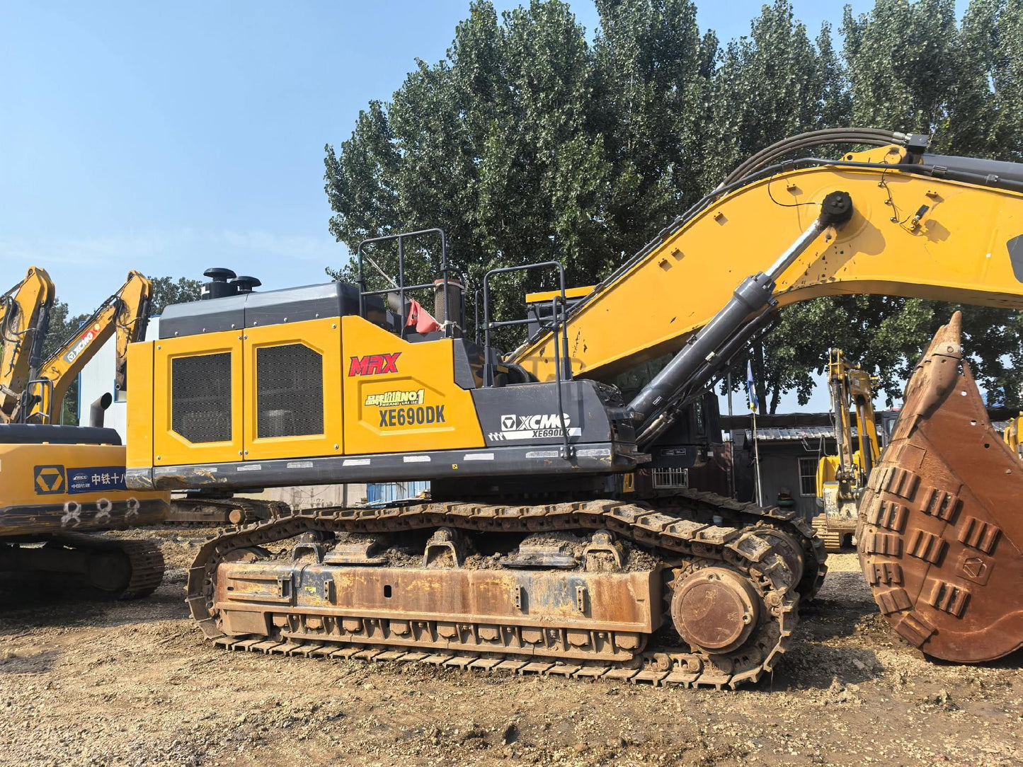 USED XCMG XE690DK