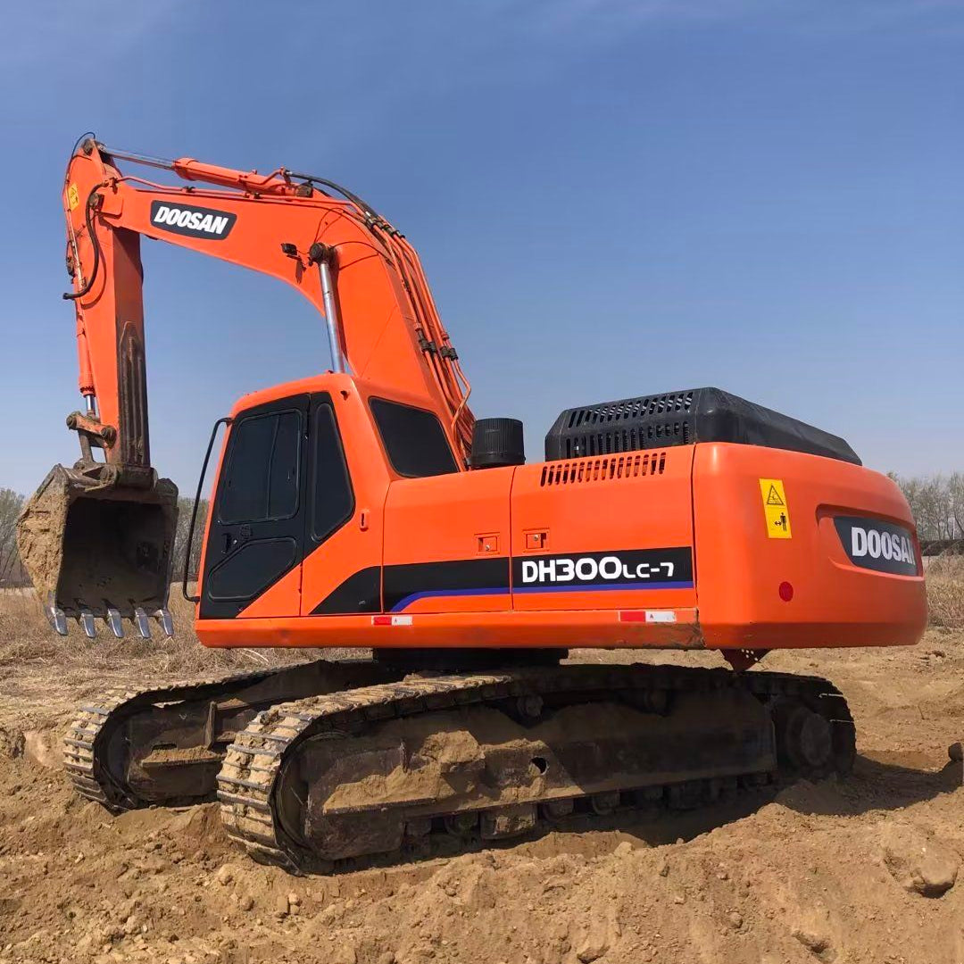 Used Doosan DH300LC-7 Excavator for Sale side view