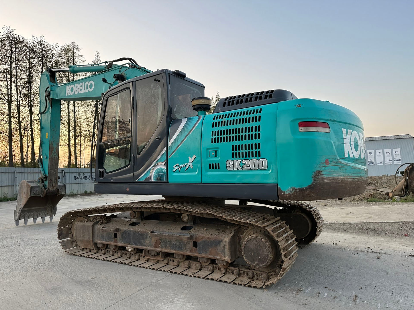 USED KOBELCO SK200-10