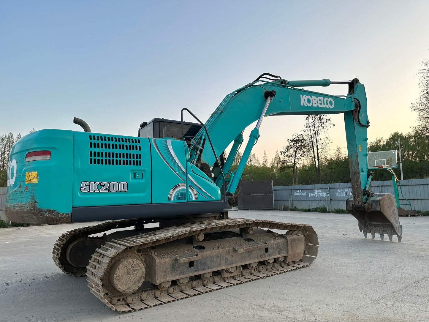 USED KOBELCO SK200-10