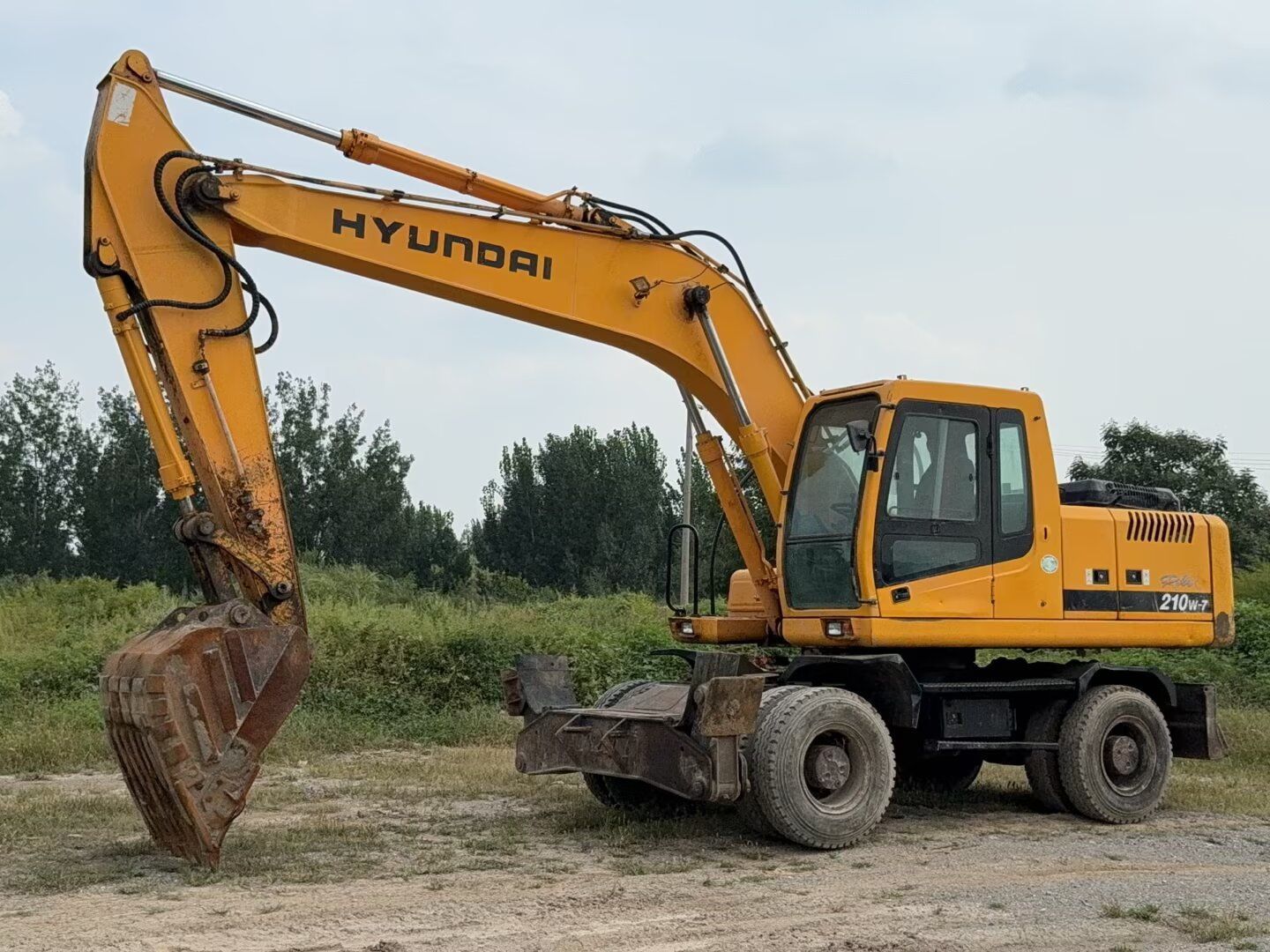 USED HYUNDAI R210W-7