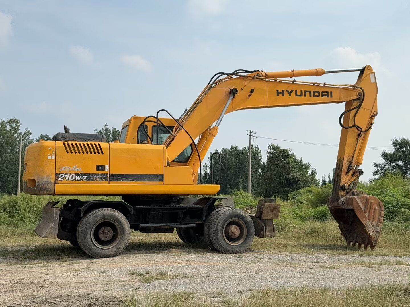 USED HYUNDAI R210W-7