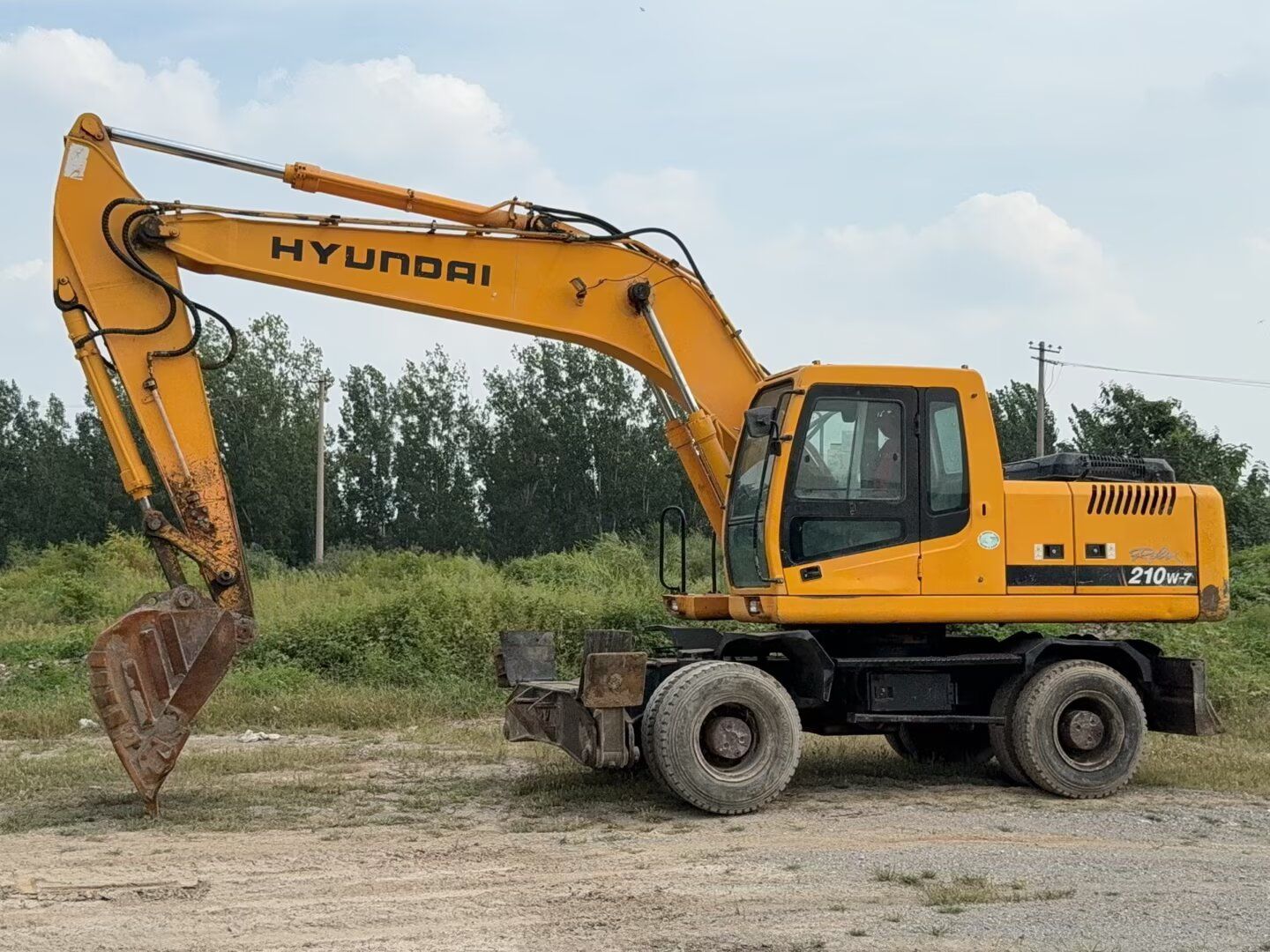 USED HYUNDAI R210W-7