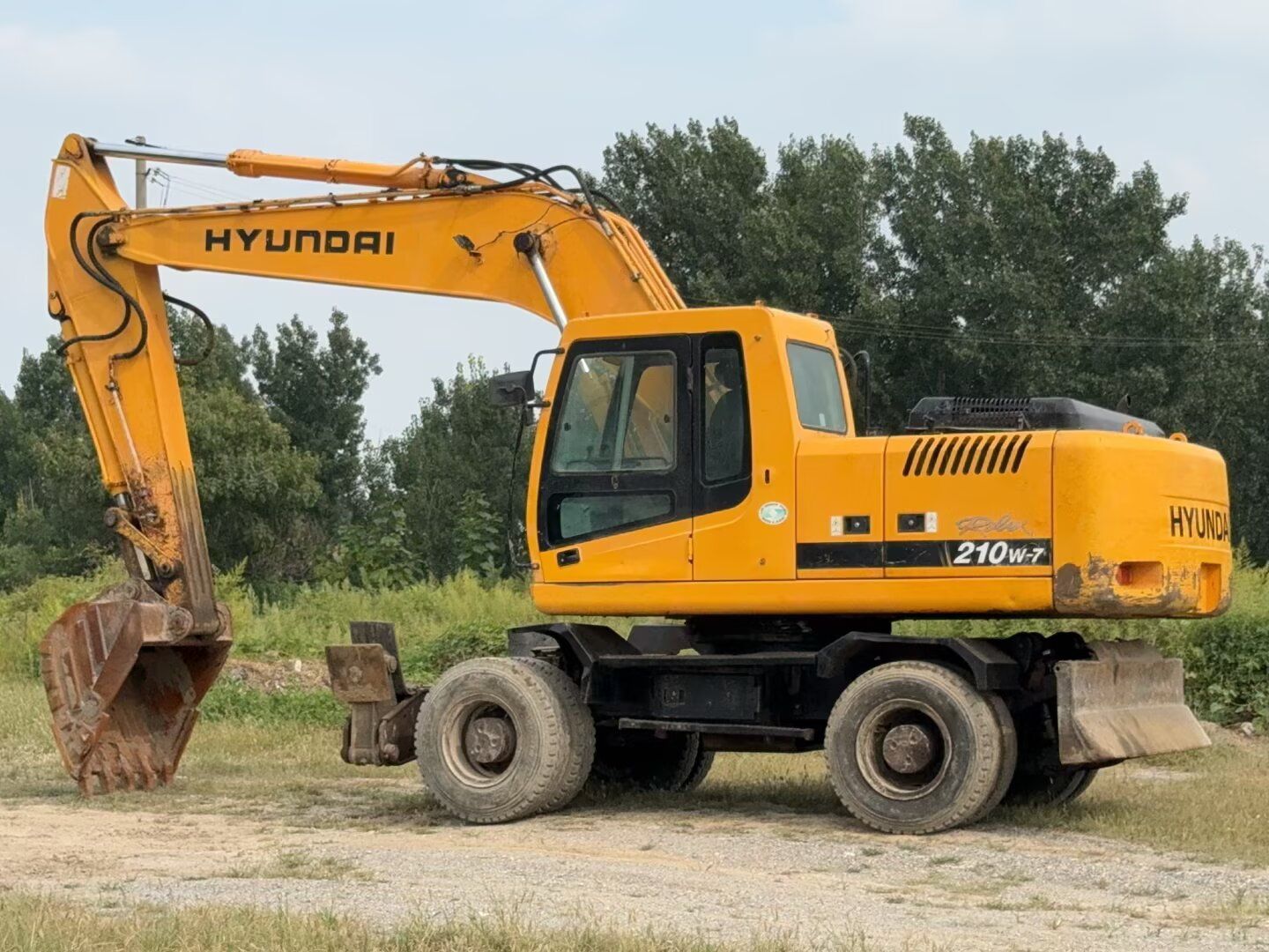 USED HYUNDAI R210W-7