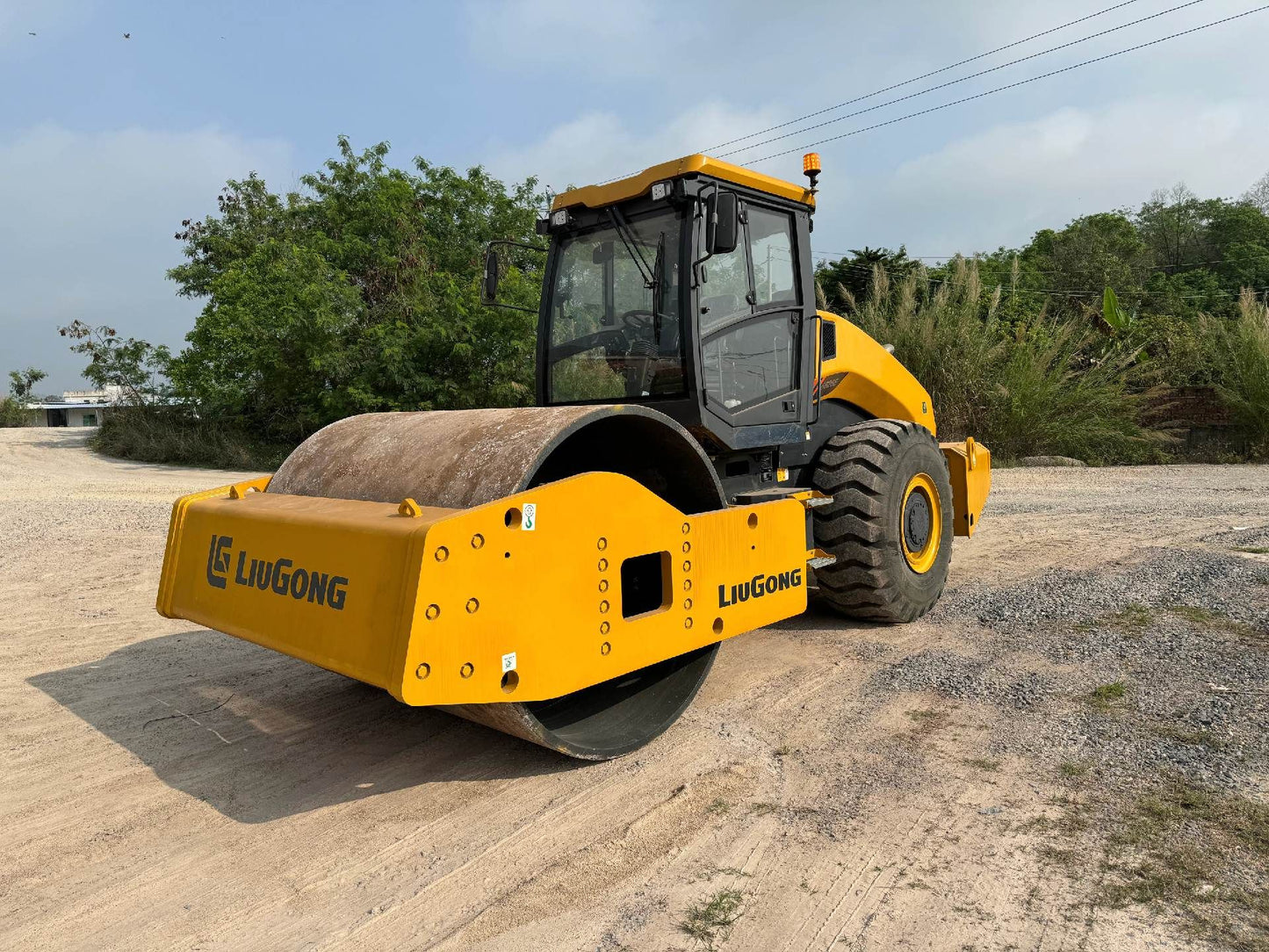 Used Liugong 6626E Road Roller for Sale rear side view
