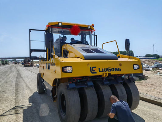 Used Liugong 6530E Road Roller for Sale rear side view