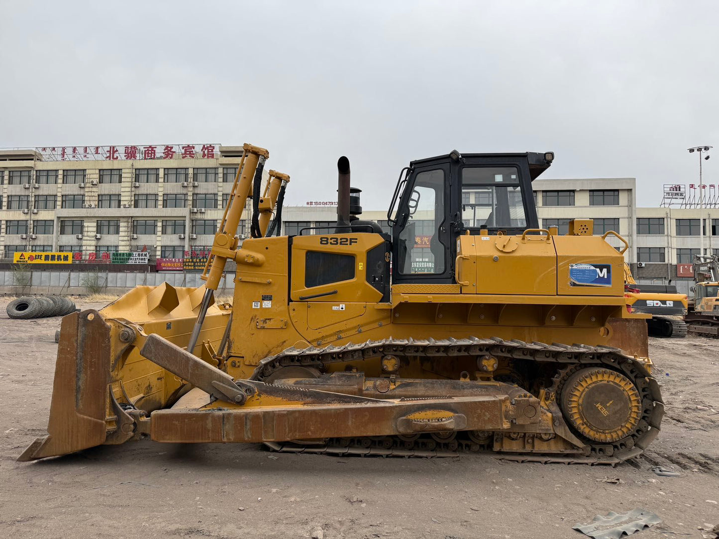 USED SEM 832F