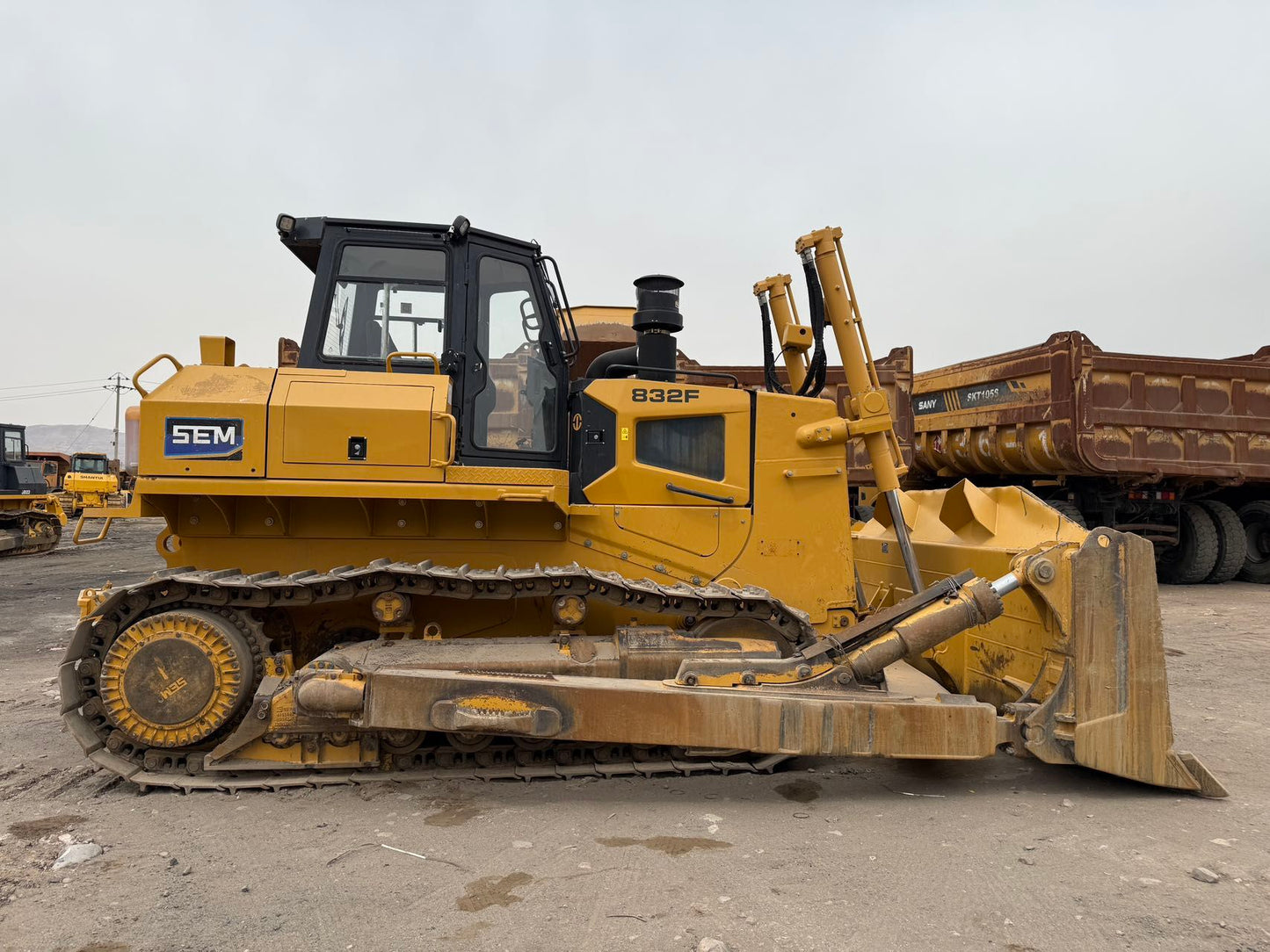 USED SEM 832F