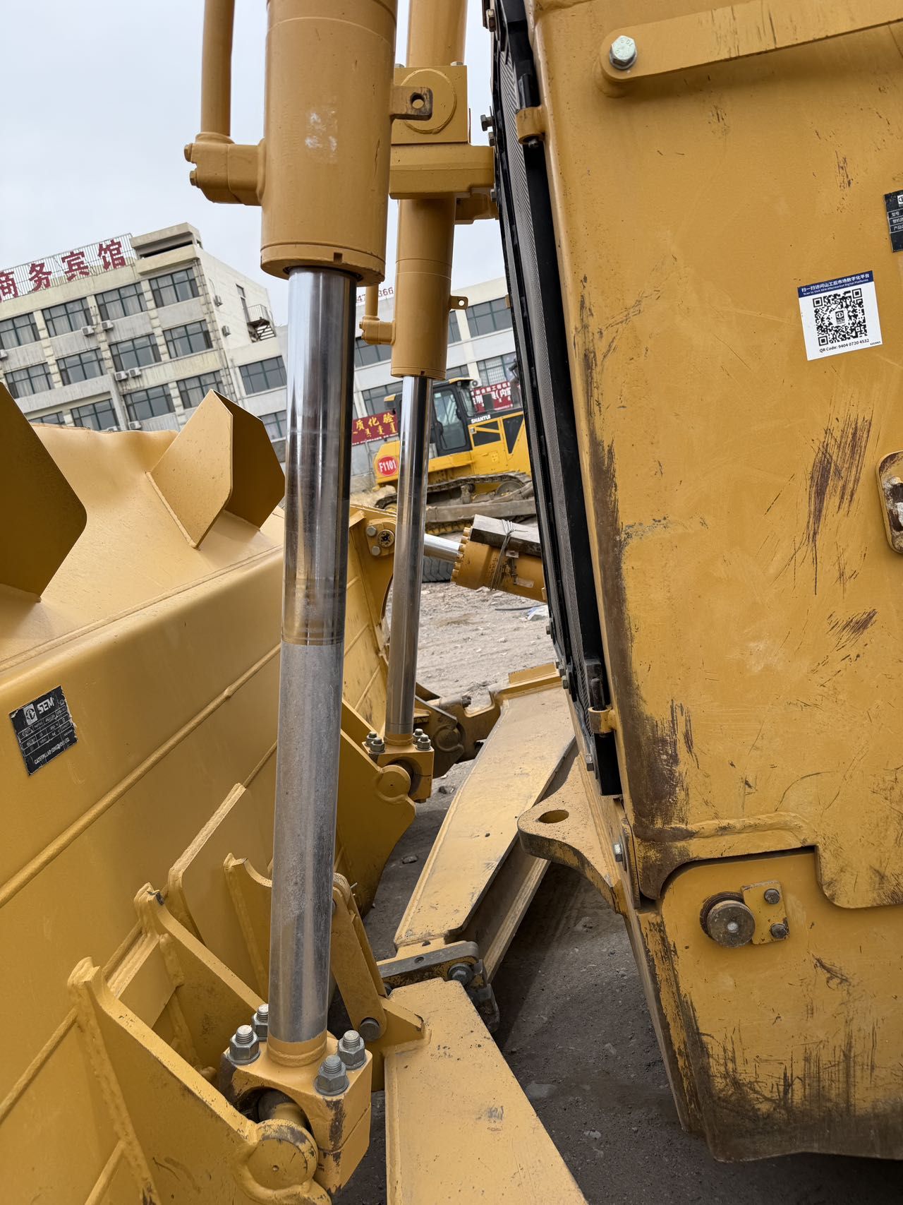 USED SEM 832F