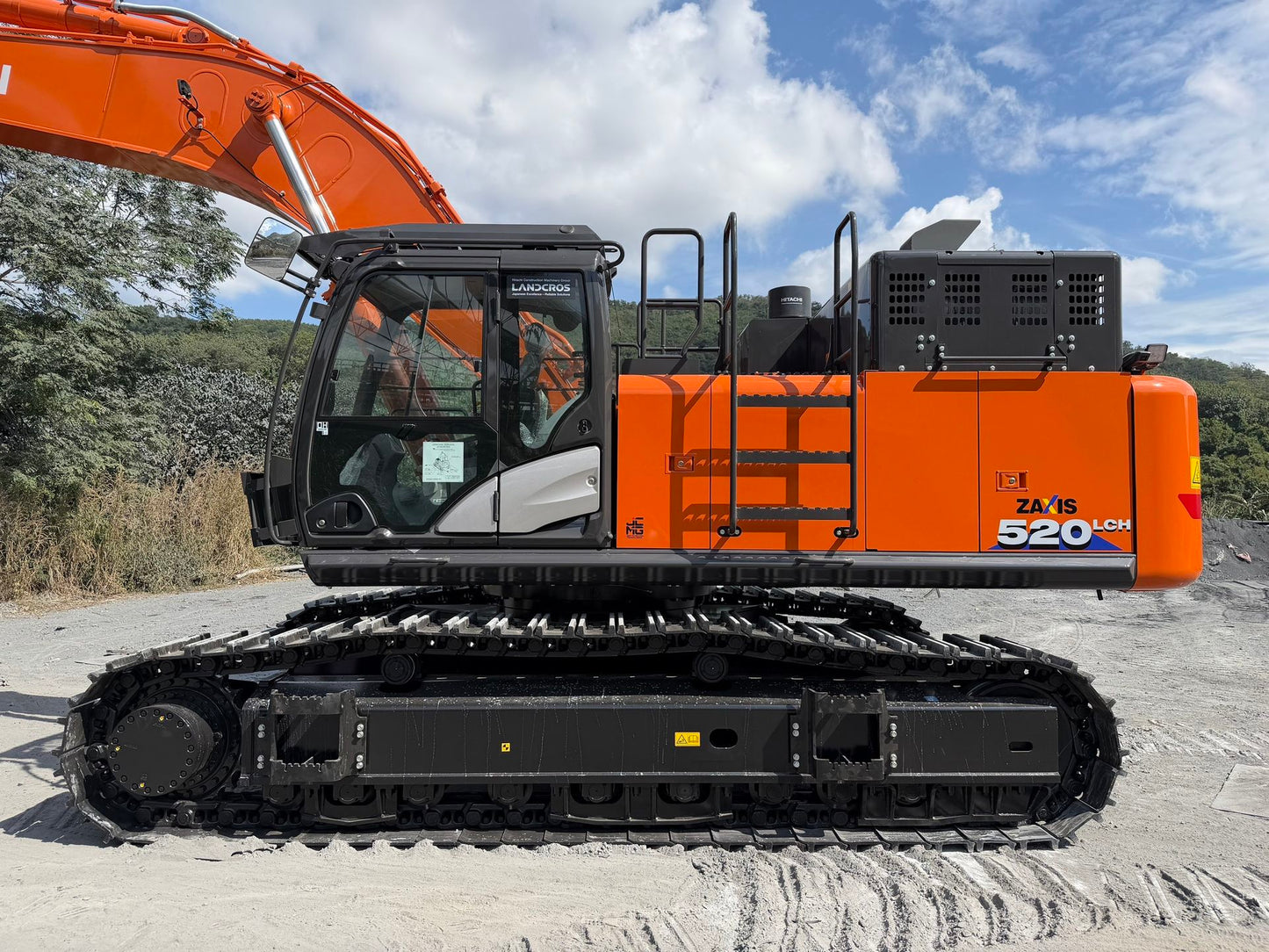 USED HITACHI ZX520LCH-6A